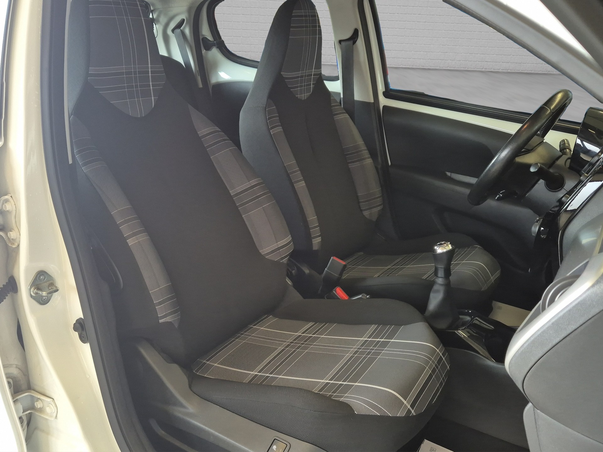 PEUGEOT 108 1.2 VTi Allure-image-18
