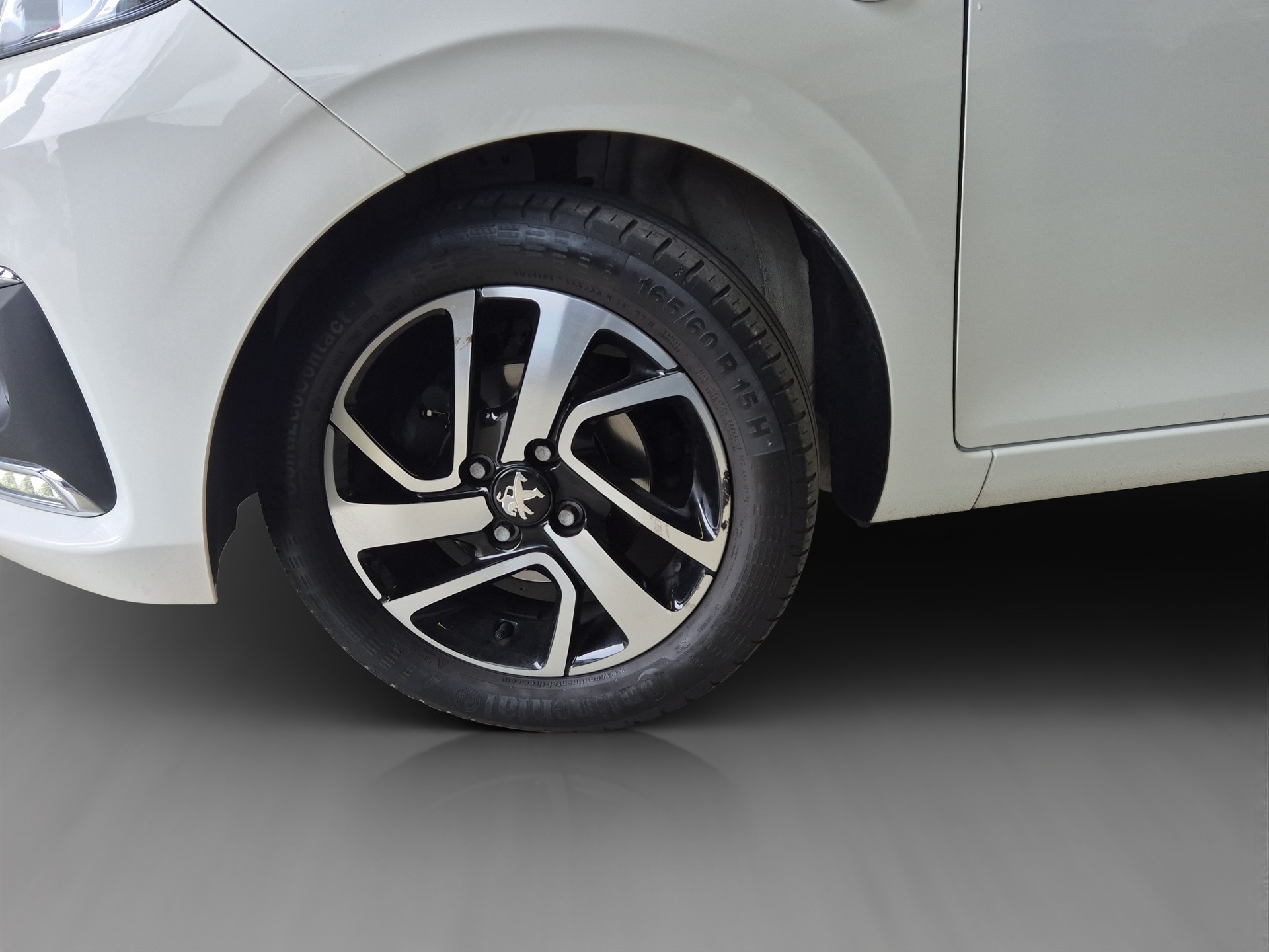 PEUGEOT 108 1.2 VTi Allure-image-7