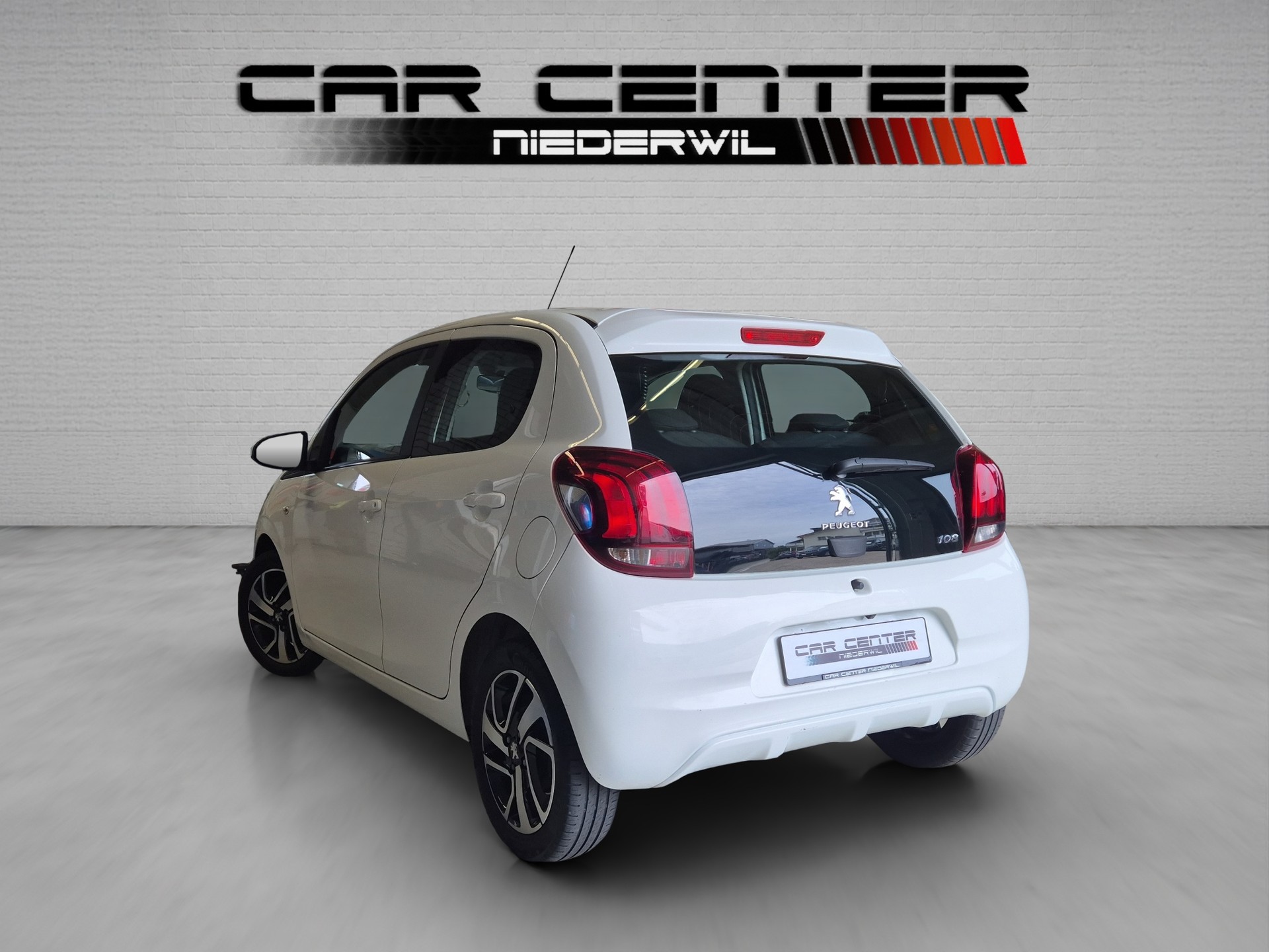 PEUGEOT 108 1.2 VTi Allure-image-5