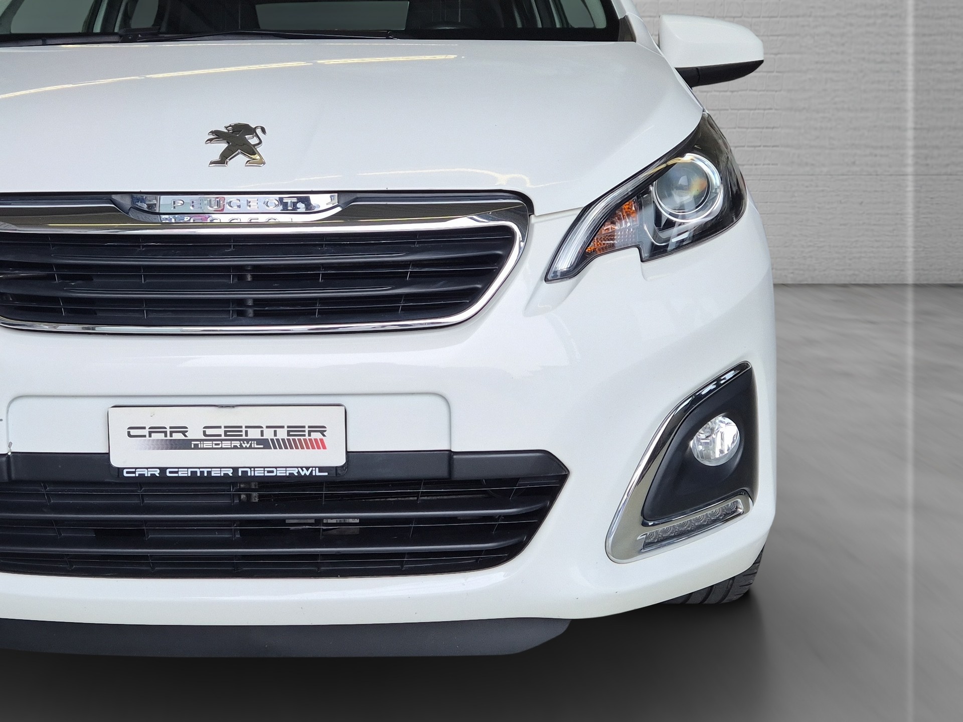 PEUGEOT 108 1.2 VTi Allure-image-8