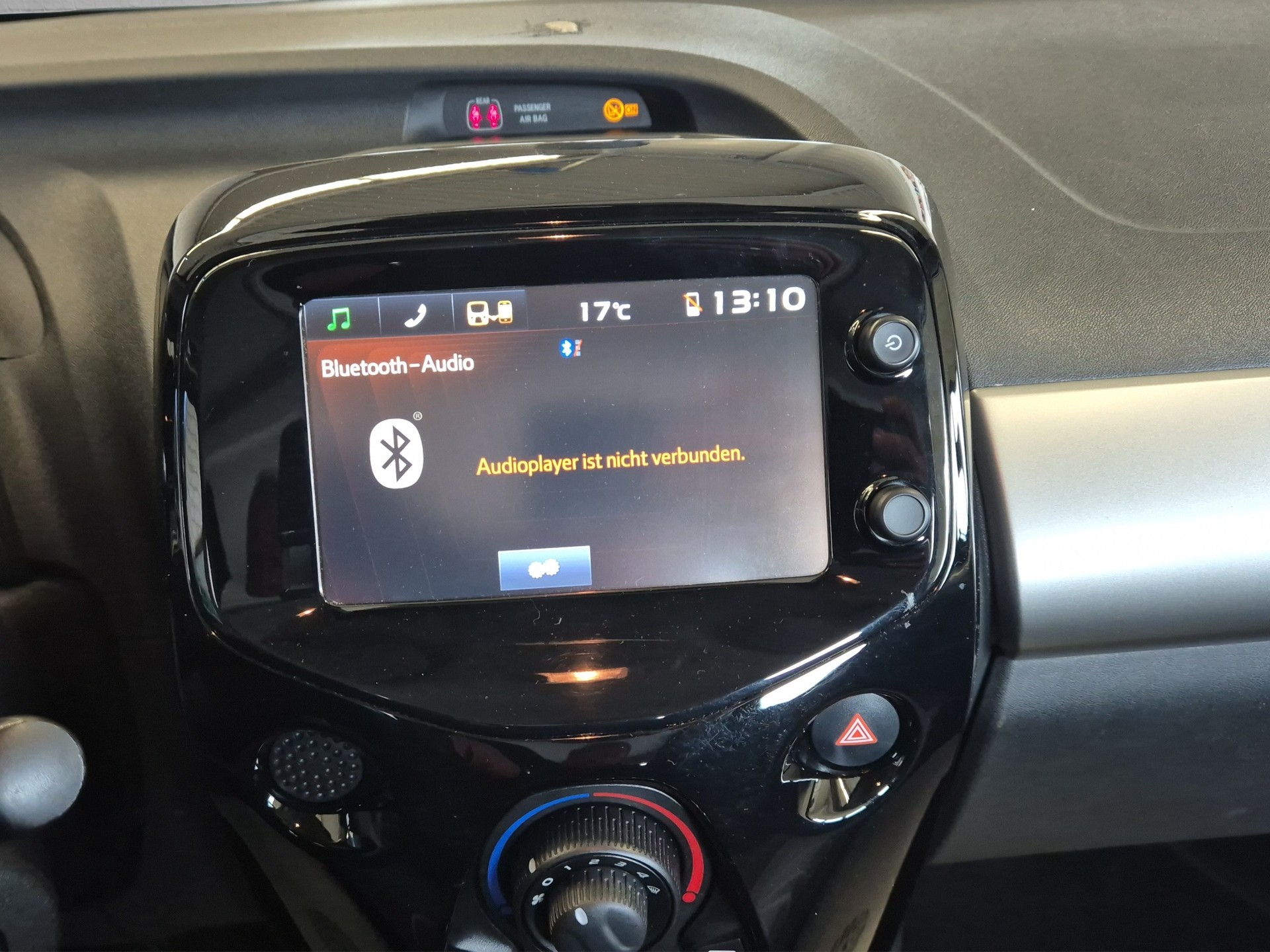 PEUGEOT 108 1.2 VTi Allure-image-24