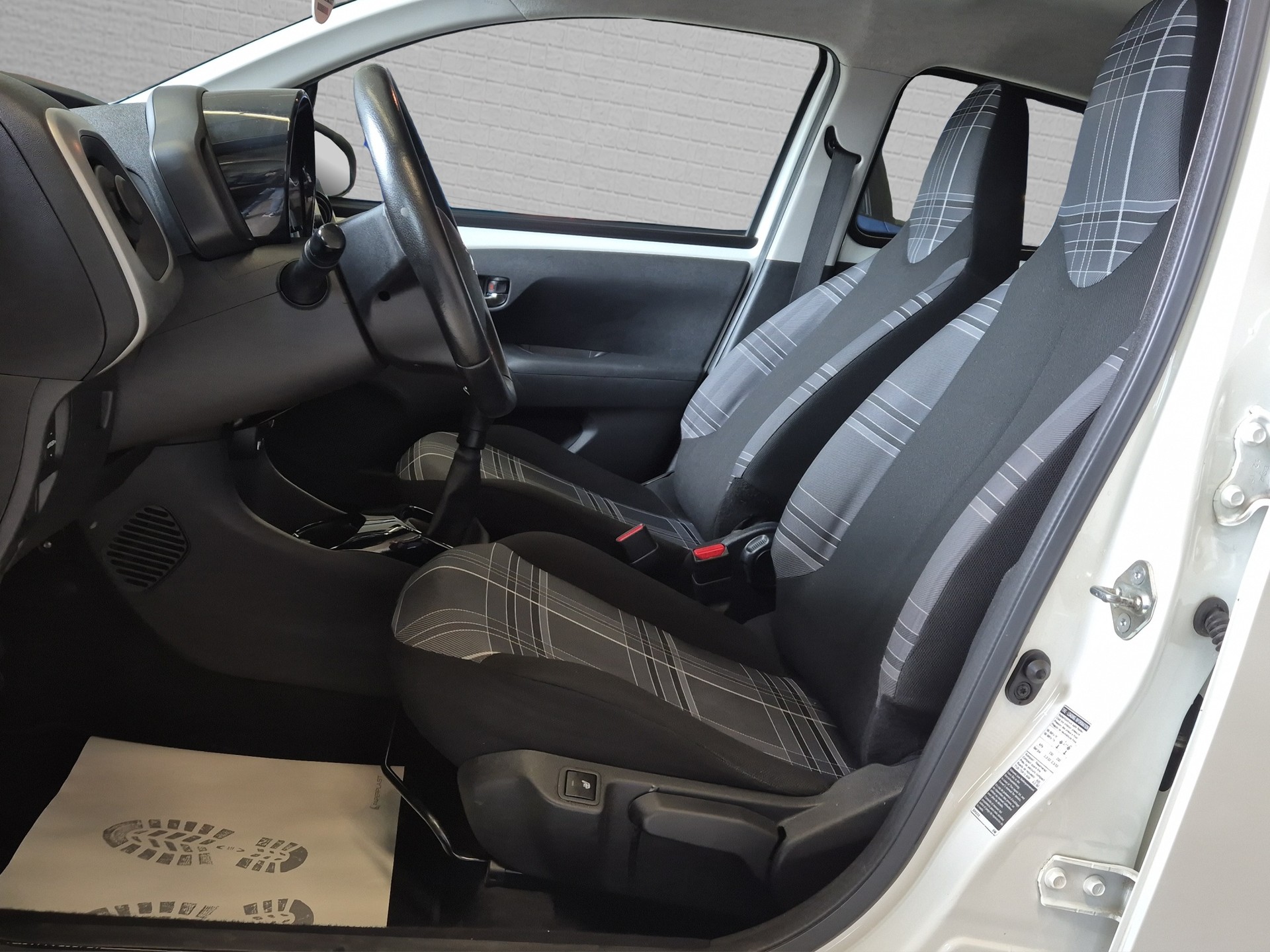 PEUGEOT 108 1.2 VTi Allure-image-17