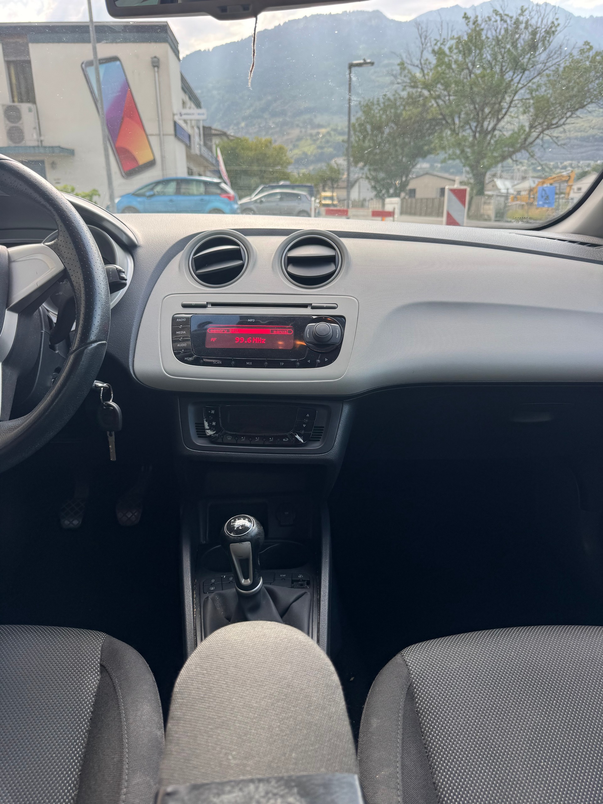 SEAT Ibiza 1.6 Style DSG-image-9