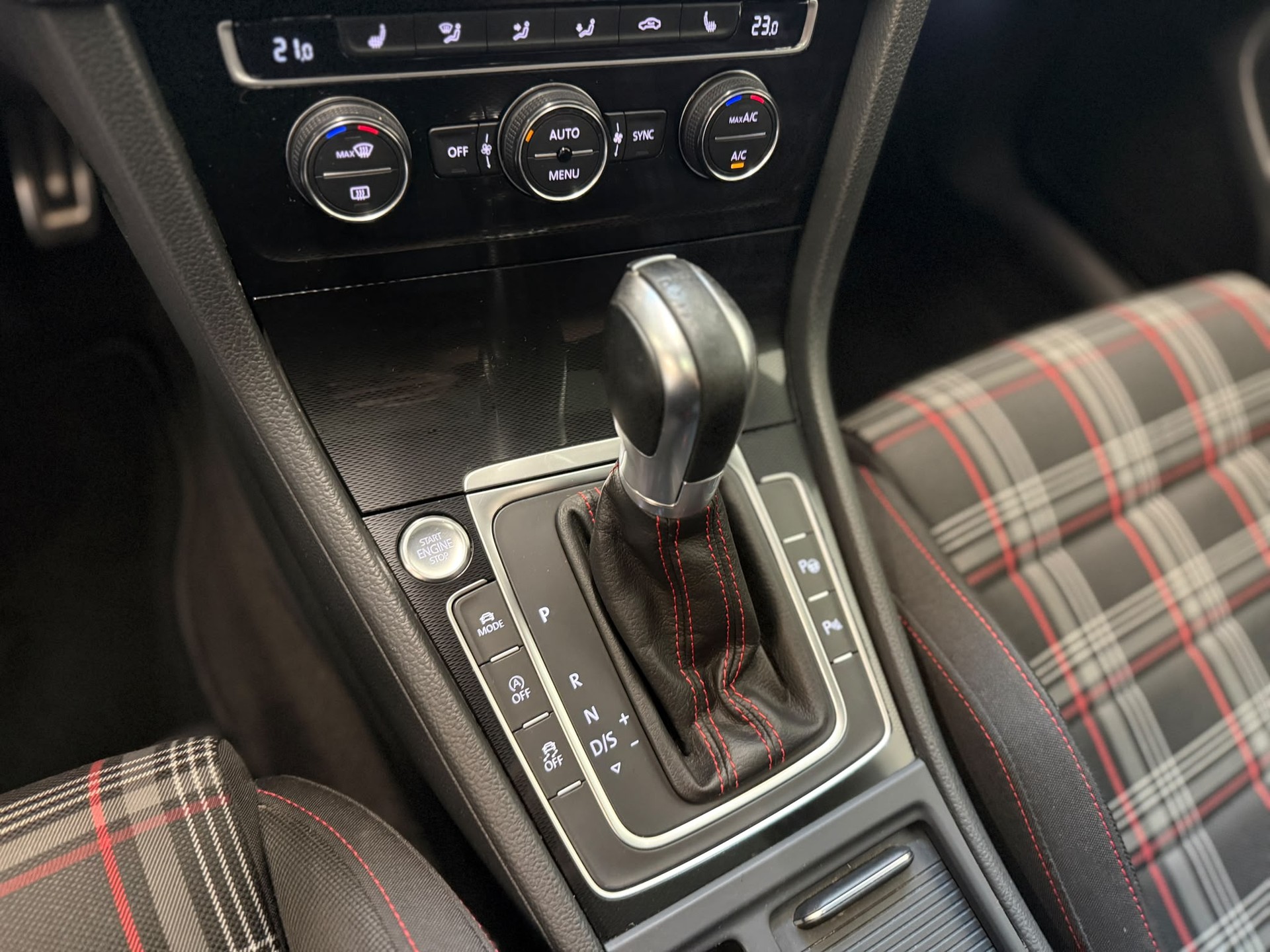 VW Golf 2.0 TSI GTI Performance DSG-image-16