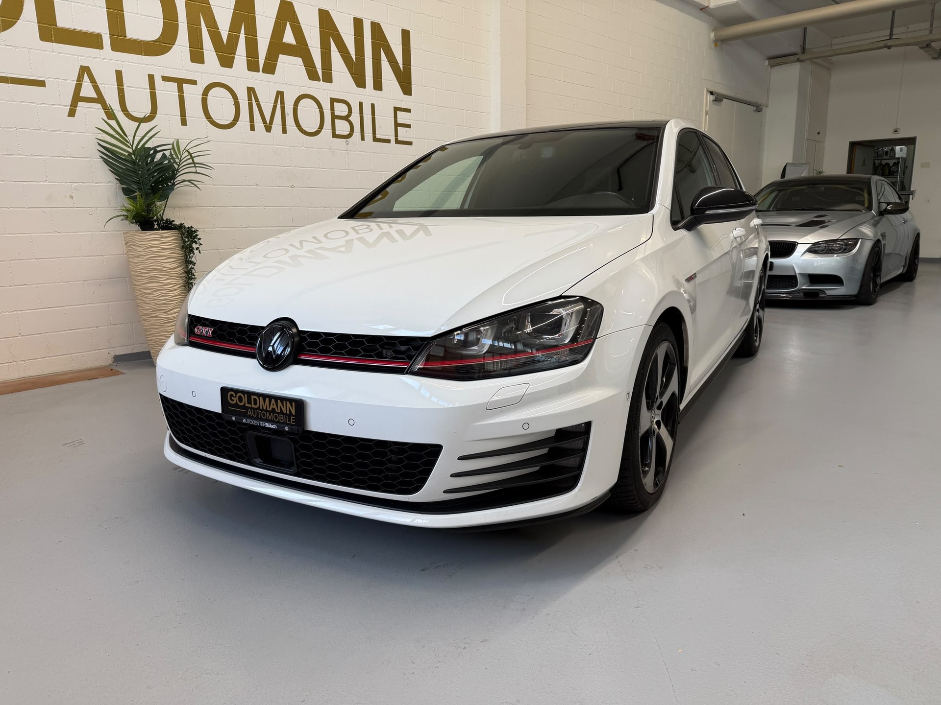 VW Golf 2.0 TSI GTI Performance DSG-image-1