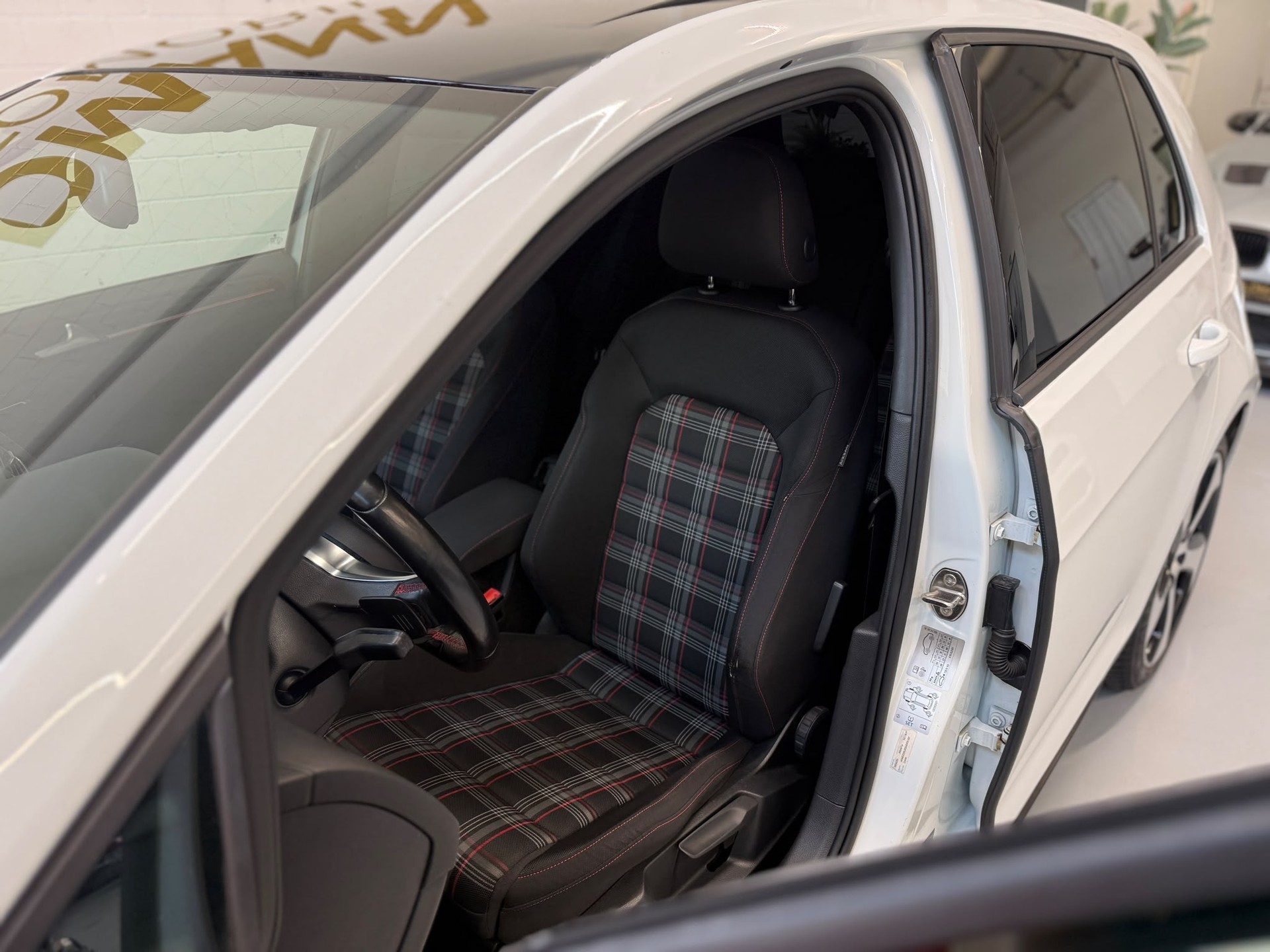VW Golf 2.0 TSI GTI Performance DSG-image-8