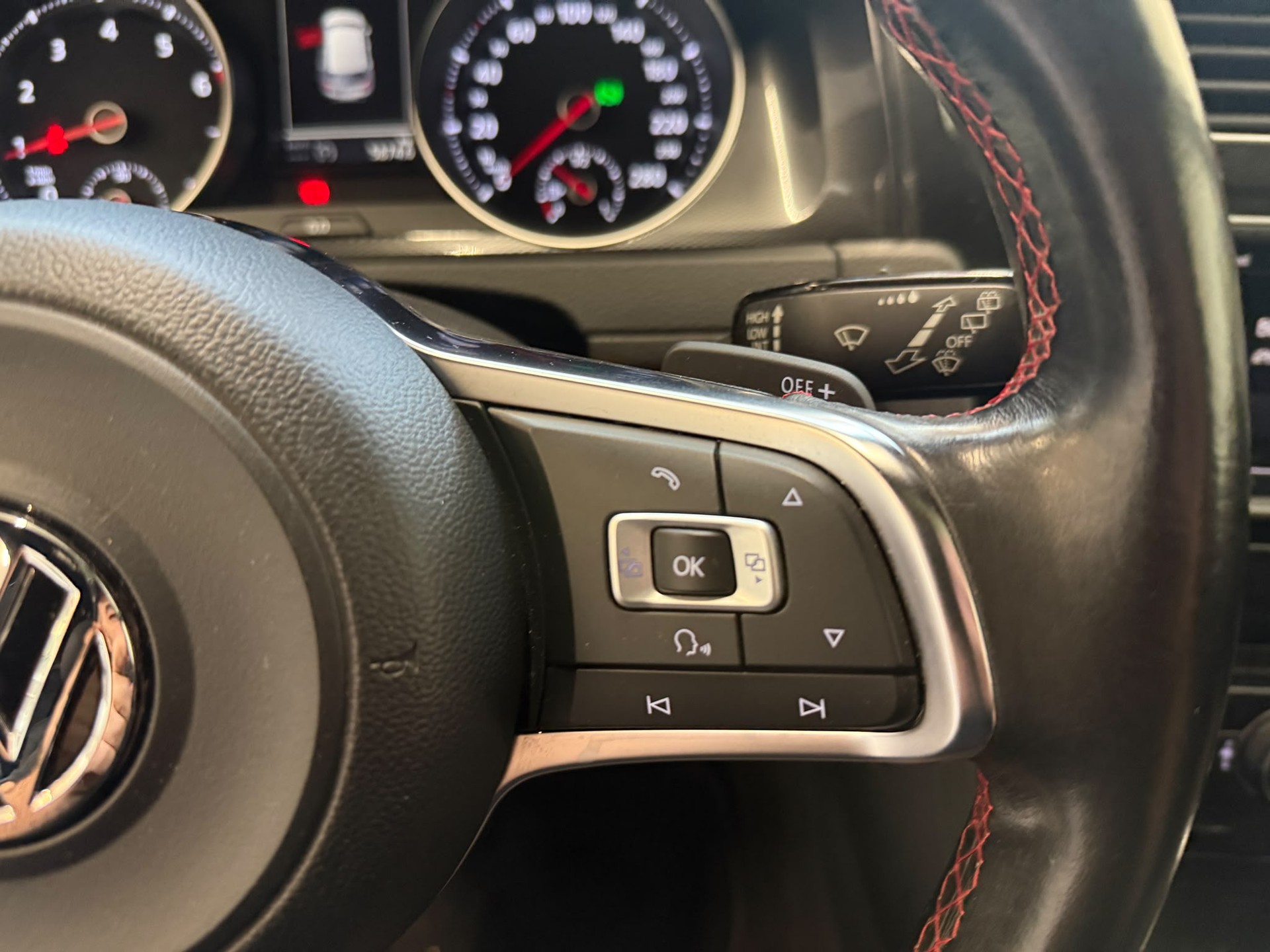 VW Golf 2.0 TSI GTI Performance DSG-image-15