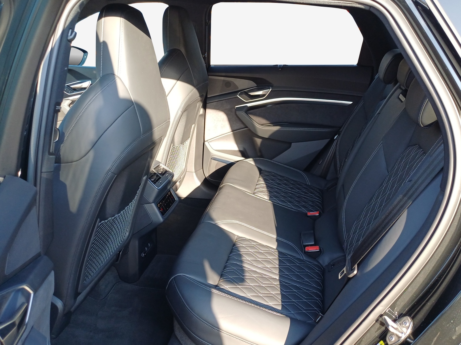 AUDI SQ8 e-tron quattro-image-11