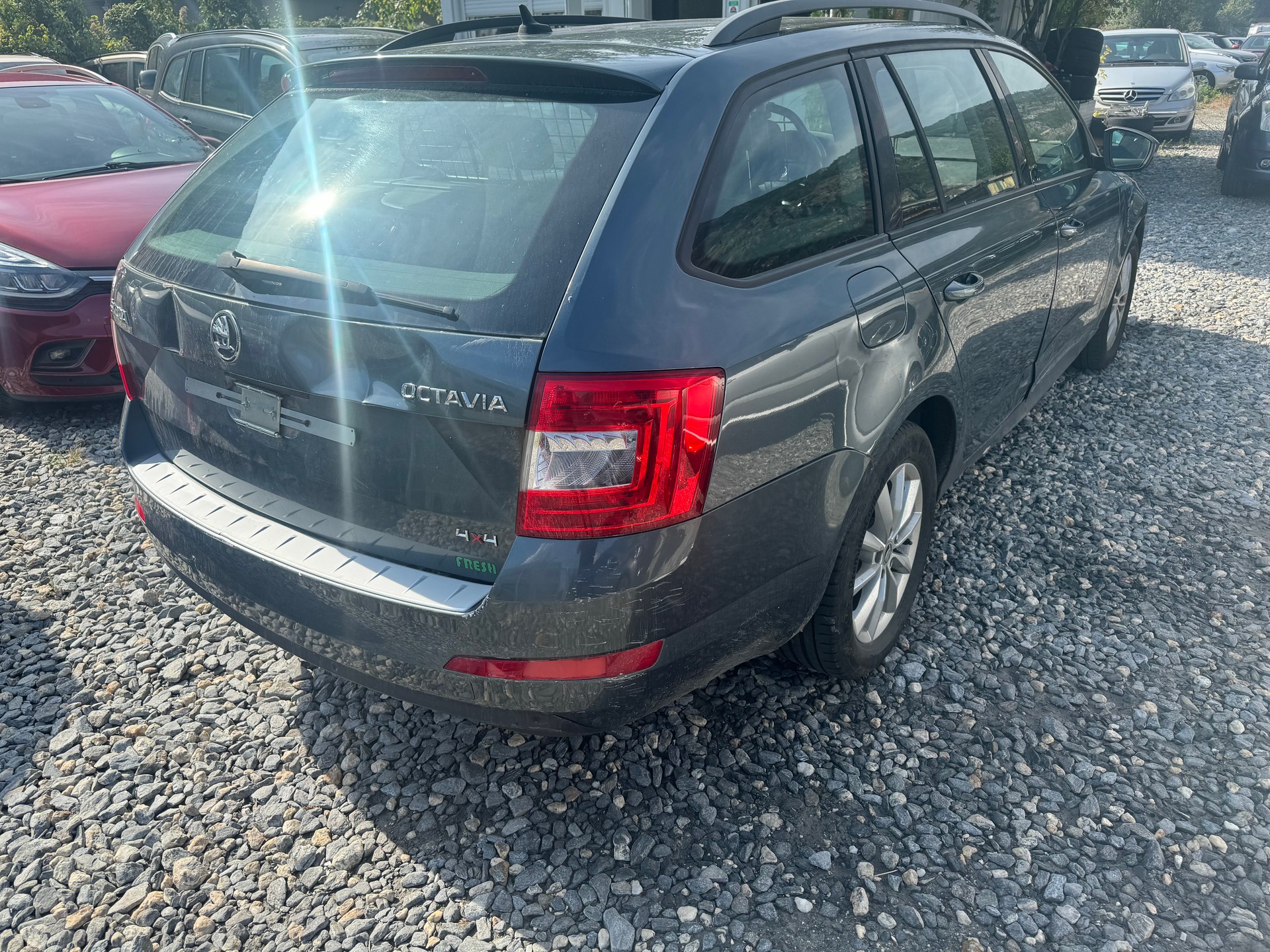 SKODA Octavia Combi 2.0 TDI L&K 4x4-image-3