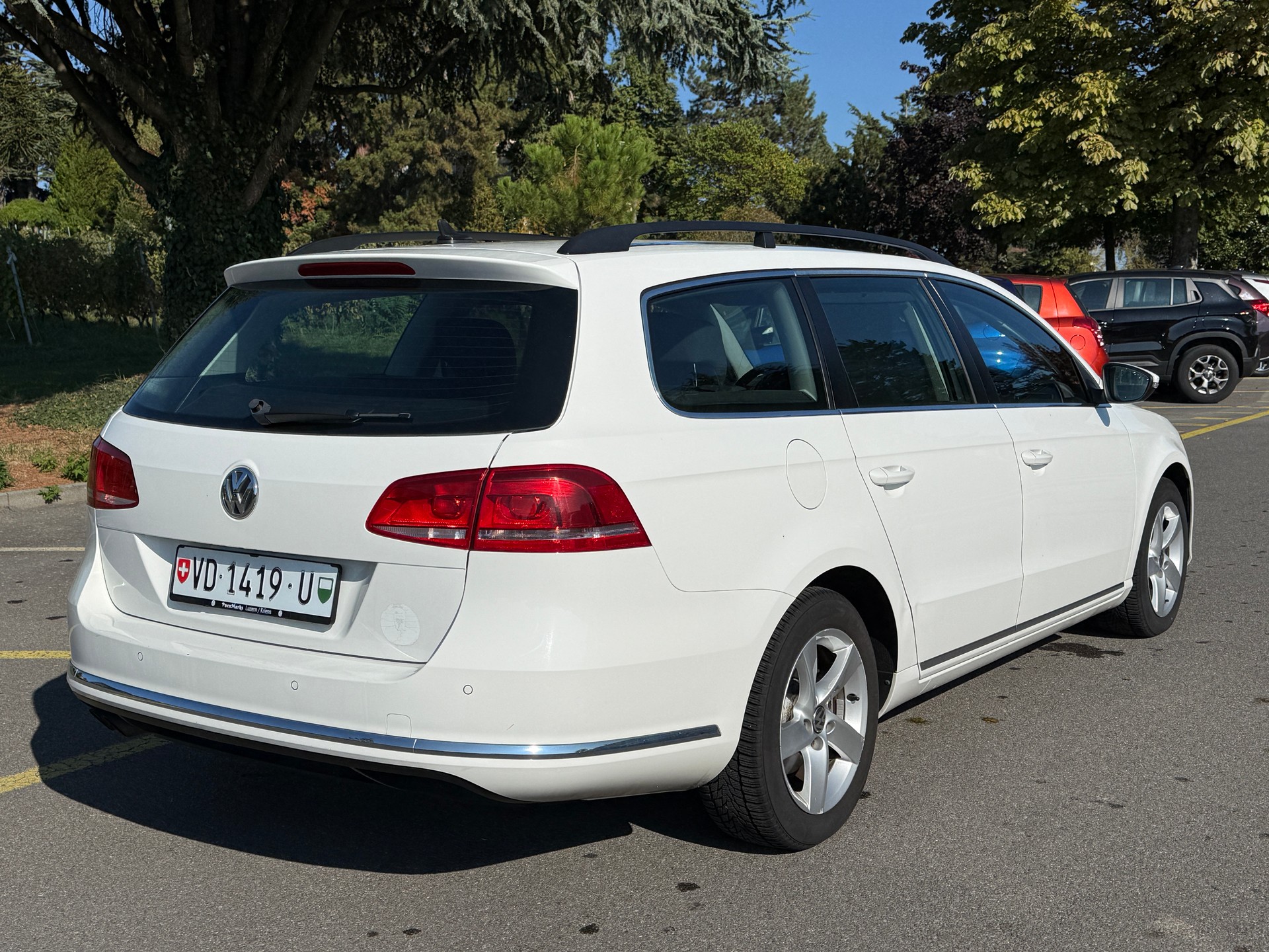 VW Passat Variant 2.0 TDI BMT Comfortline DSG - Navigation - Capteurs de Park Avant & Arrière - Tampomat - Sièges Chauffants-image-4