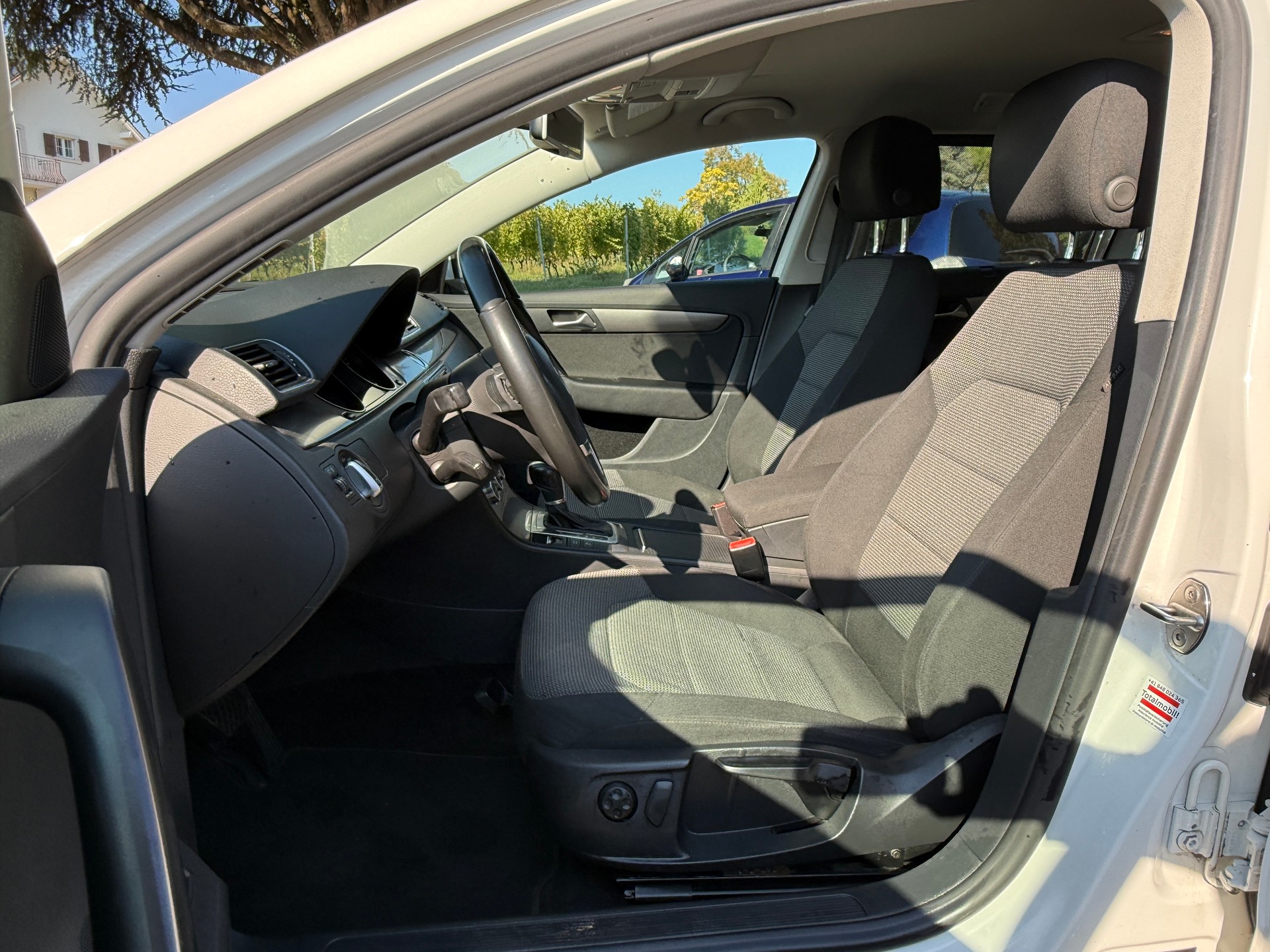 VW Passat Variant 2.0 TDI BMT Comfortline DSG - Navigation - Capteurs de Park Avant & Arrière - Tampomat - Sièges Chauffants-image-17