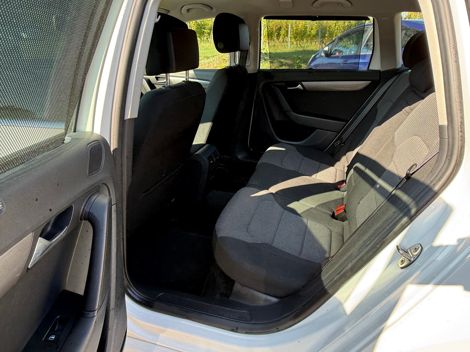 VW Passat Variant 2.0 TDI BMT Comfortline DSG - Navigation - Capteurs de Park Avant & Arrière - Tampomat - Sièges Chauffants-image-25