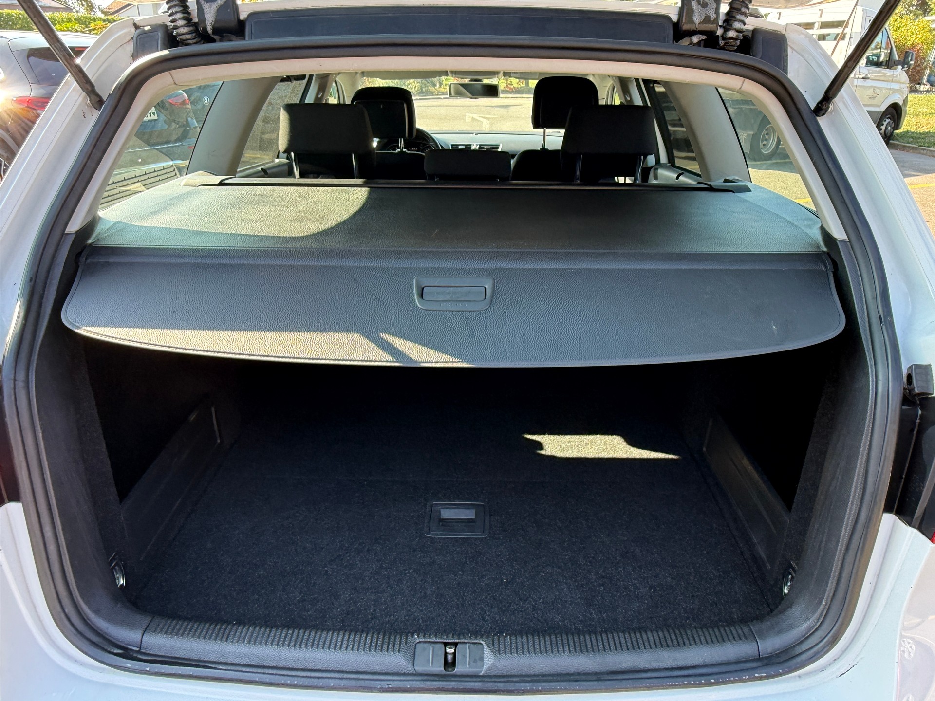 VW Passat Variant 2.0 TDI BMT Comfortline DSG - Navigation - Capteurs de Park Avant & Arrière - Tampomat - Sièges Chauffants-image-27