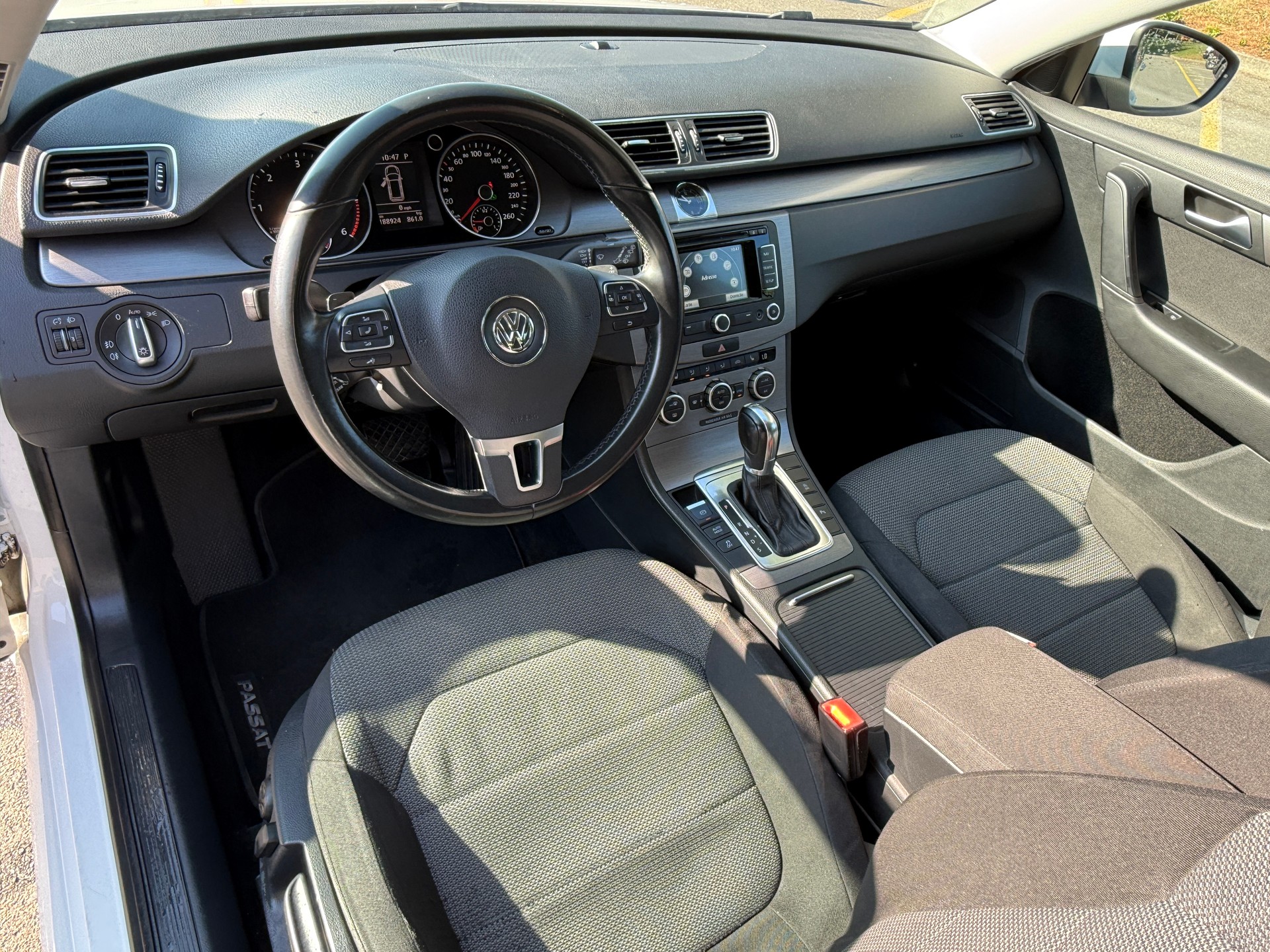 VW Passat Variant 2.0 TDI BMT Comfortline DSG - Navigation - Capteurs de Park Avant & Arrière - Tampomat - Sièges Chauffants-image-14