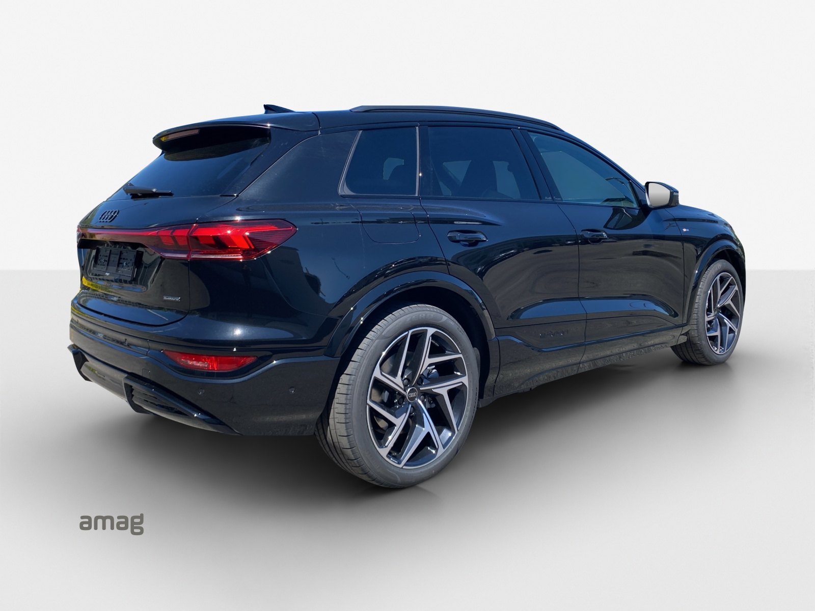 AUDI Q6 e-tron quattro-image-4