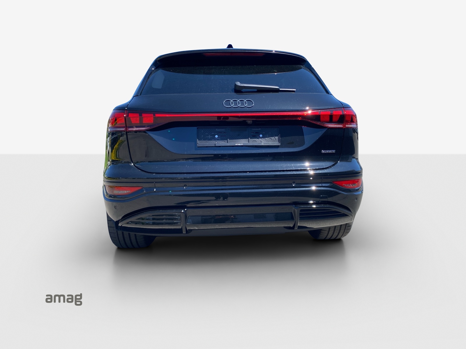 AUDI Q6 e-tron quattro-showroom-element-3