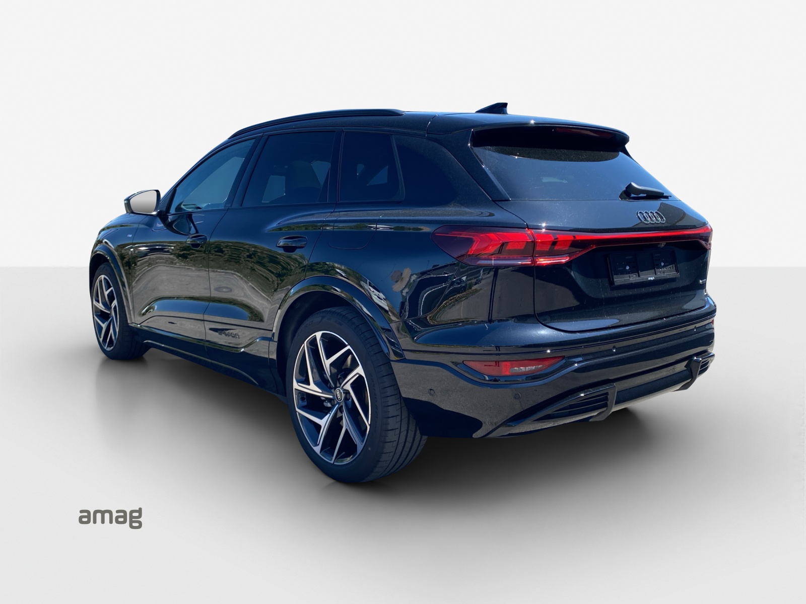 AUDI Q6 e-tron quattro-showroom-element-2
