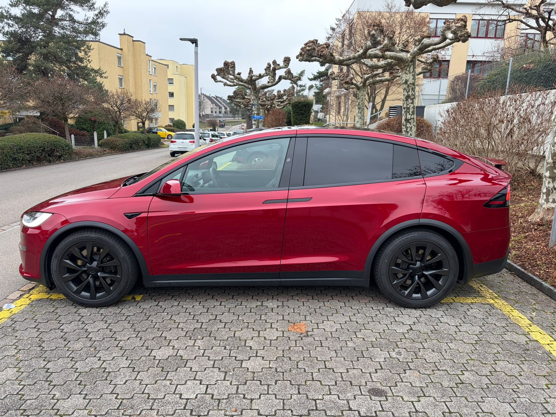 TESLA Long Range AWD - Ultra Red-image-0