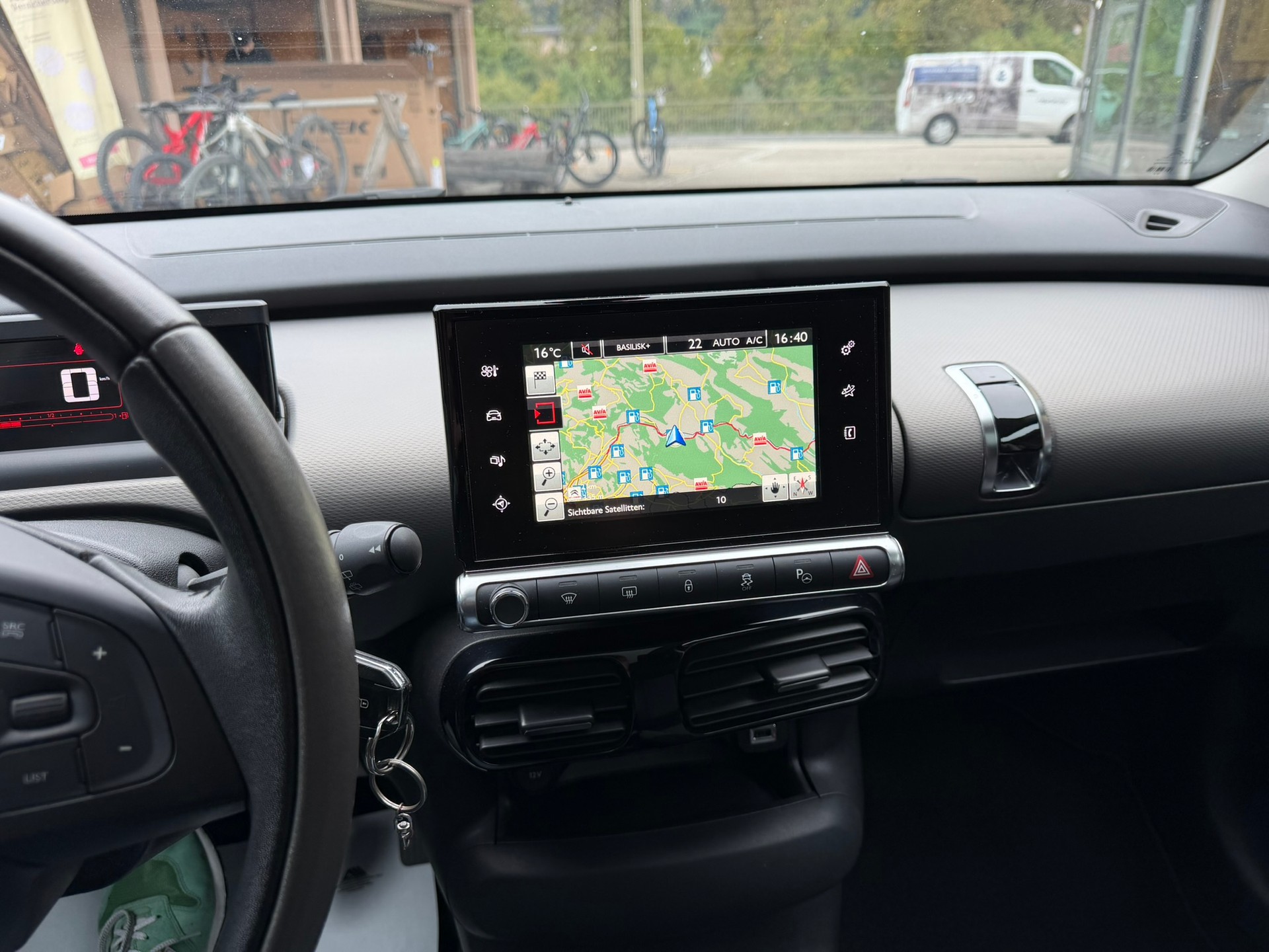 CITROEN C4 Cactus 1.2 e-THP Shine-image-10