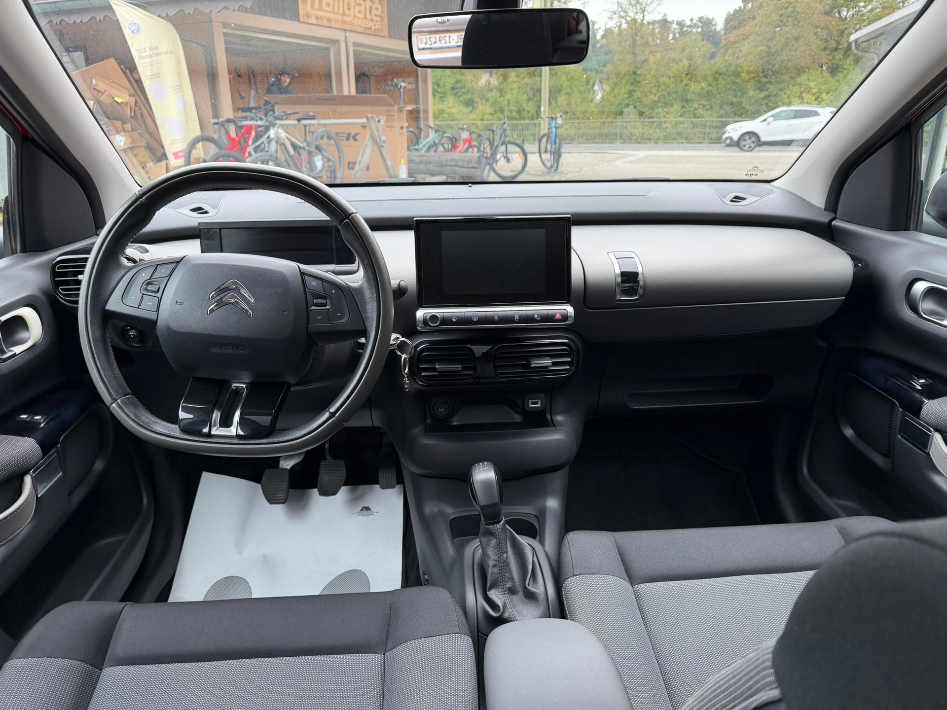 CITROEN C4 Cactus 1.2 e-THP Shine-image-6