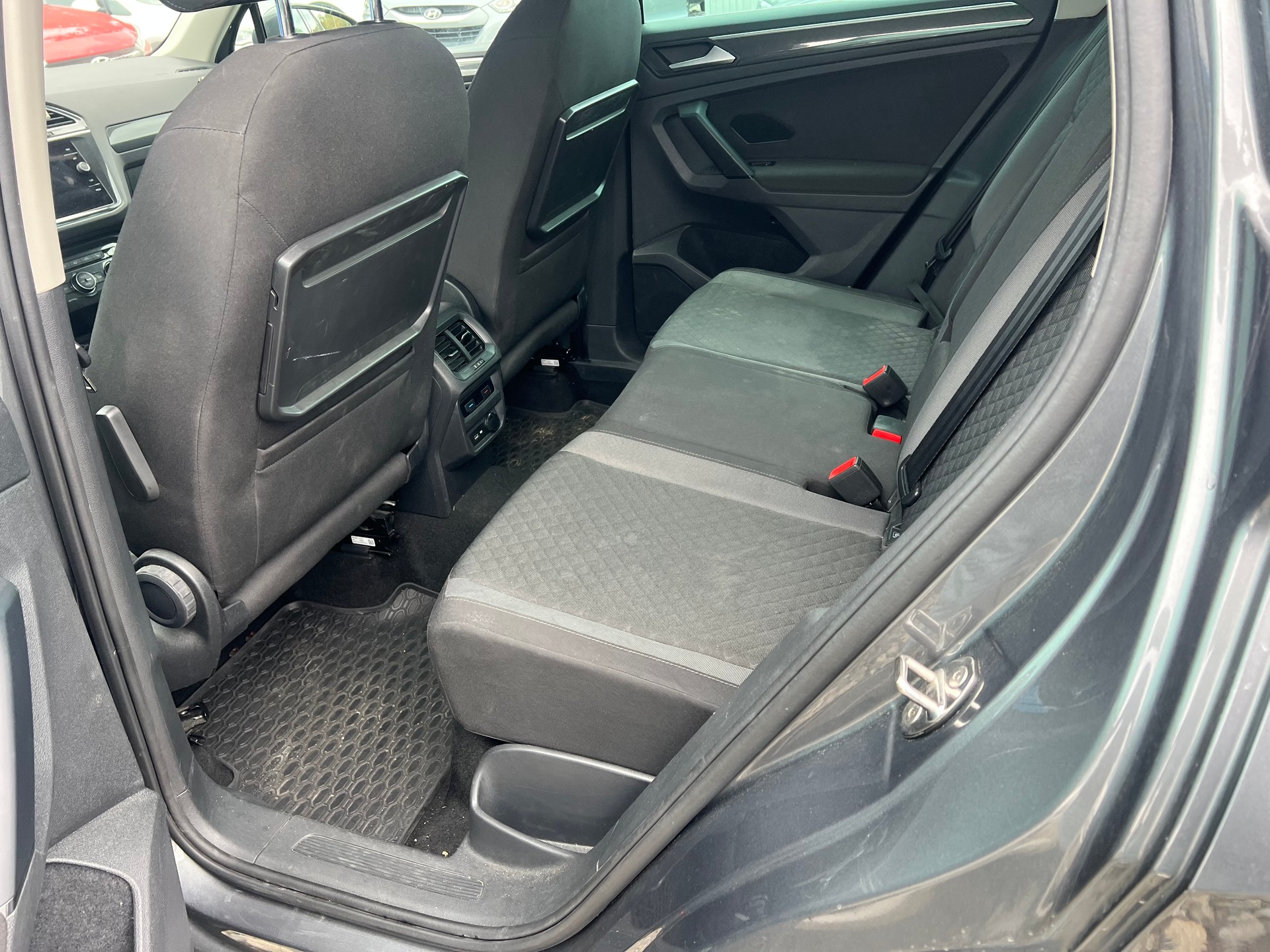 VW Tiguan 2.0 TDI SCR Comfortline 4Motion DSG-image-5