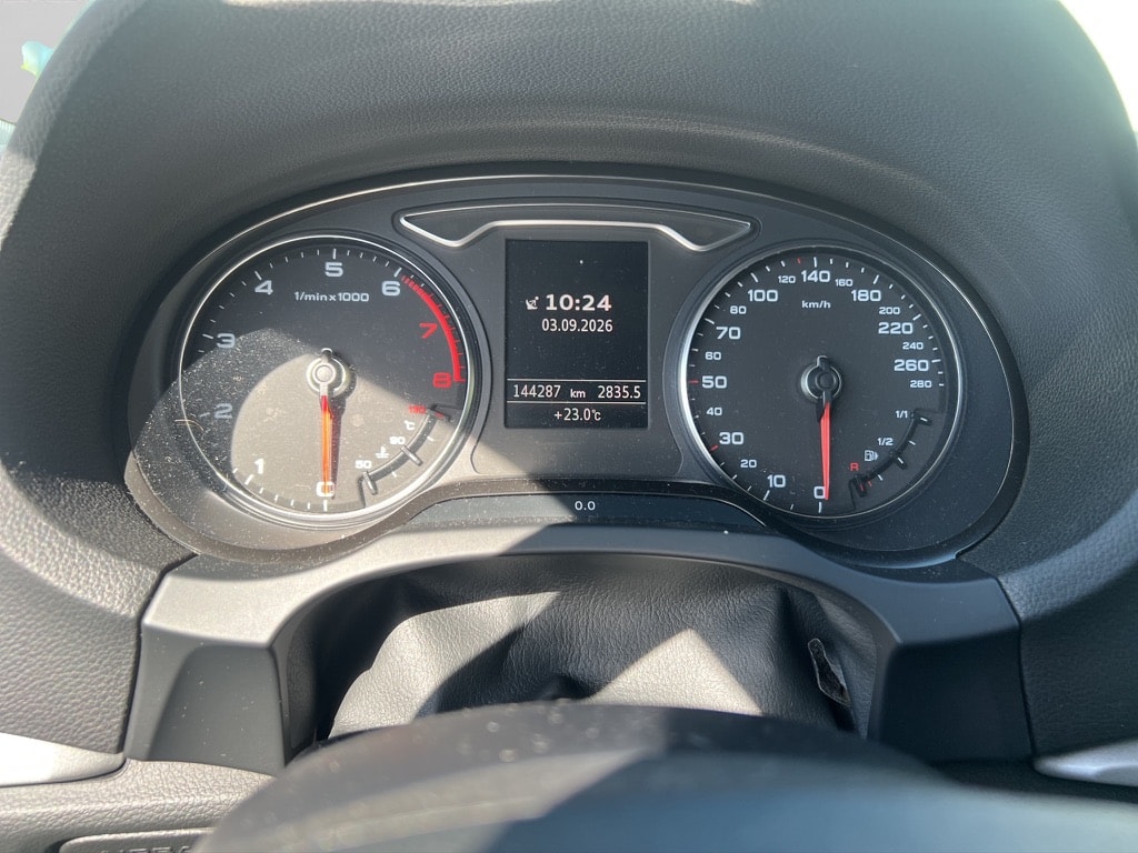 AUDI A3 Sportback 1.4 TFSI Ambiente S-tronic-image-15