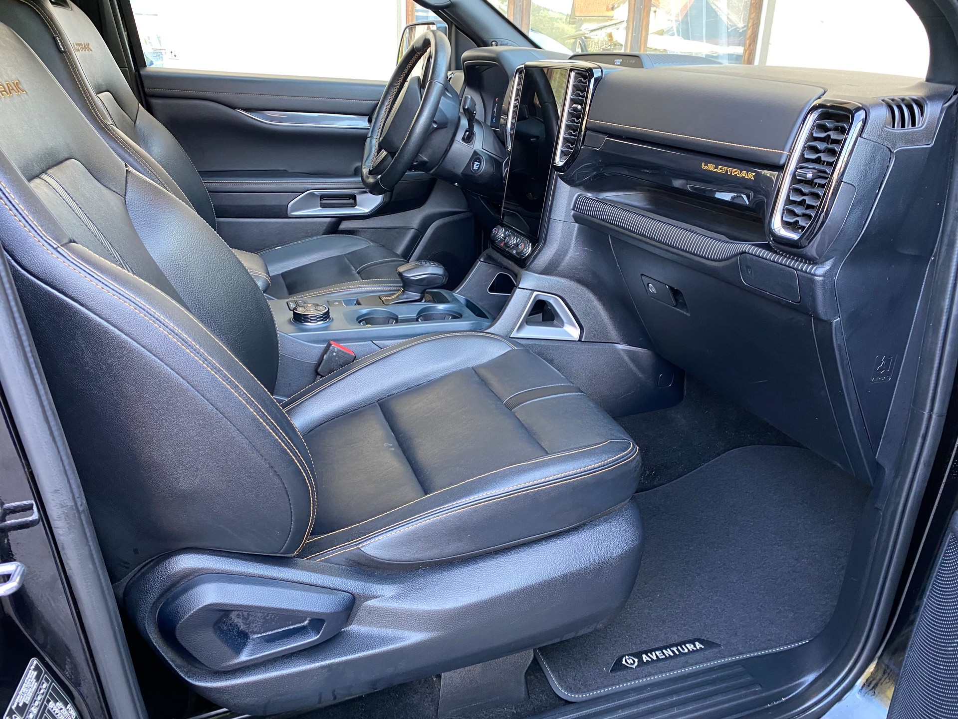 FORD Ranger Wildtrak 3.0 Eco Blue e-4WD Automat-image-6