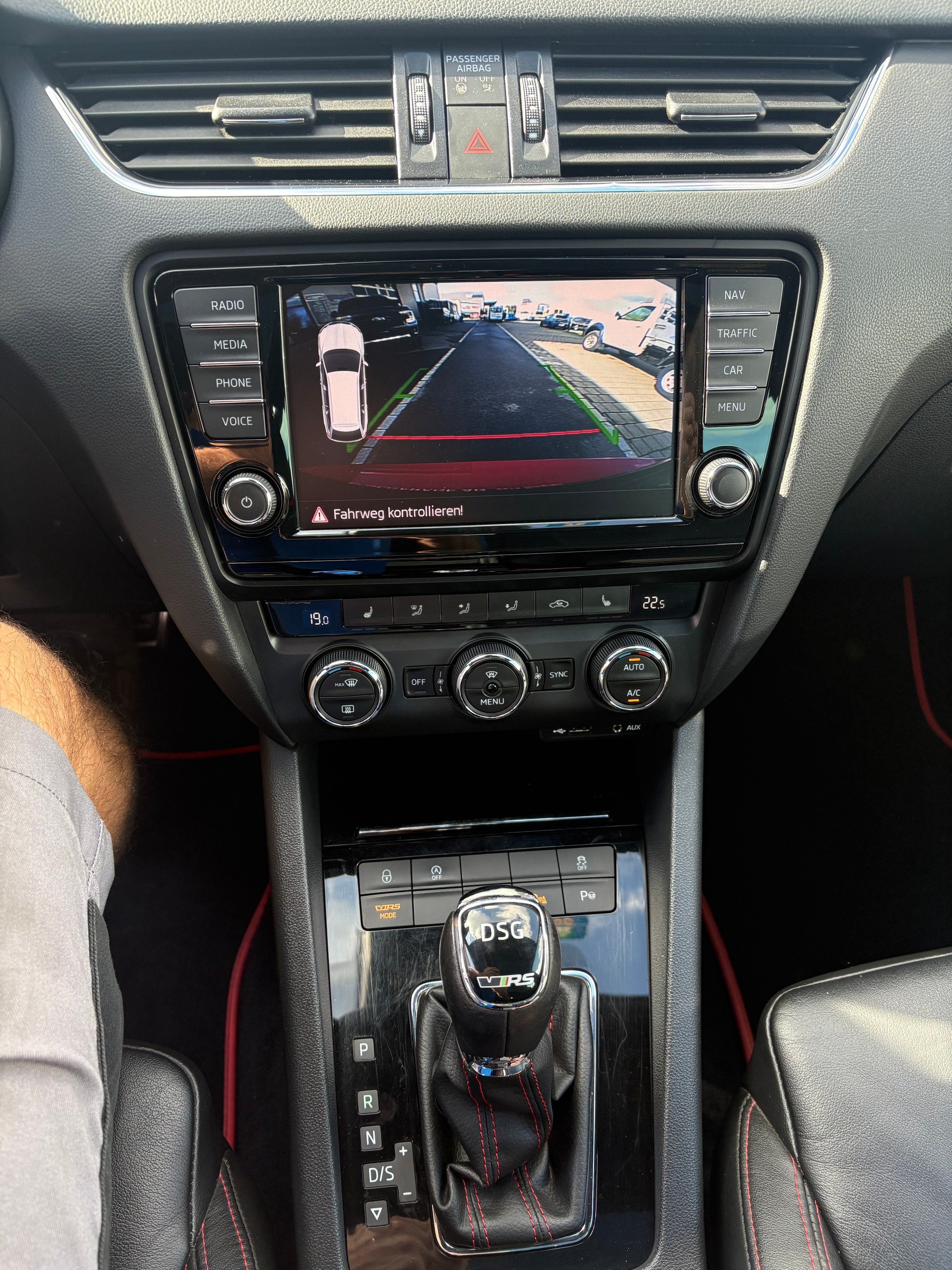 SKODA Octavia Combi 2.0 TSI RS DSG-image-10