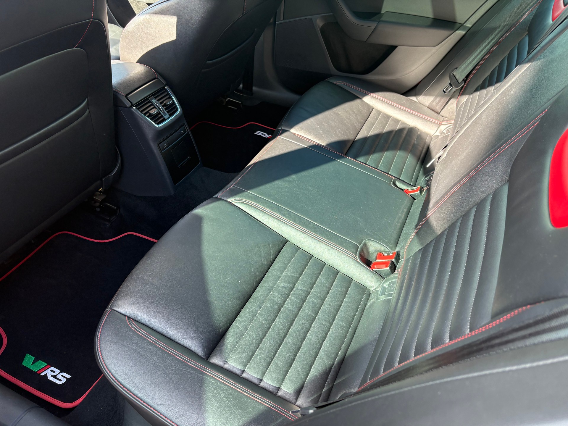 SKODA Octavia Combi 2.0 TSI RS DSG-image-5