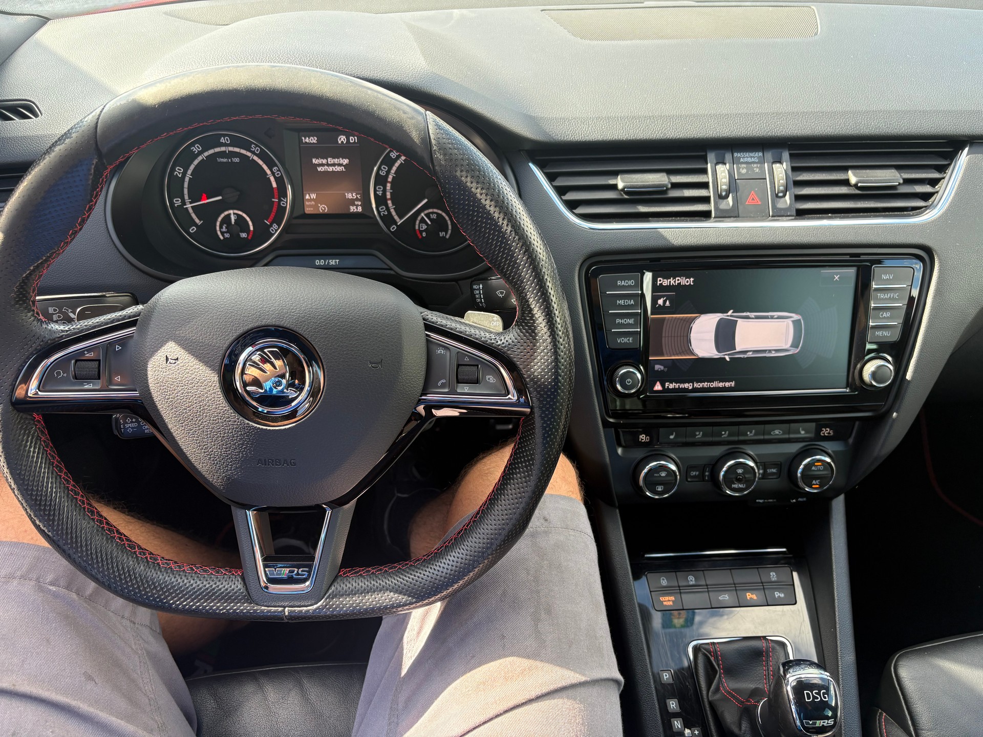 SKODA Octavia Combi 2.0 TSI RS DSG-image-11