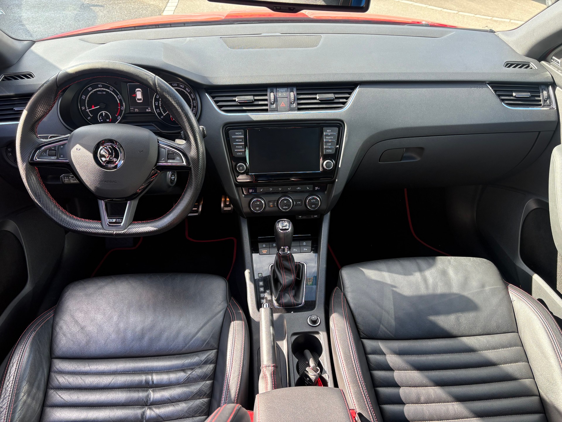 SKODA Octavia Combi 2.0 TSI RS DSG-image-8