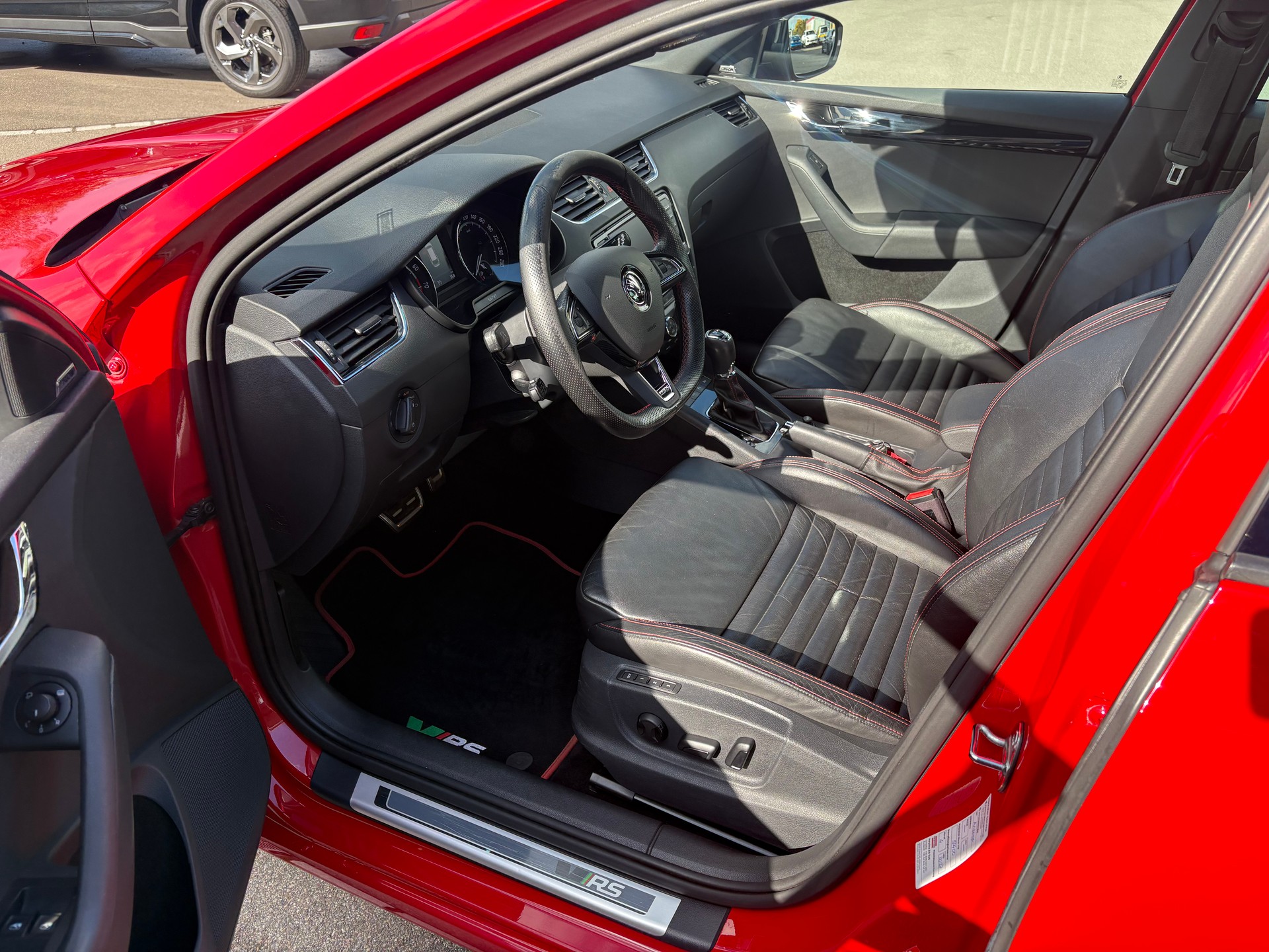 SKODA Octavia Combi 2.0 TSI RS DSG-image-9