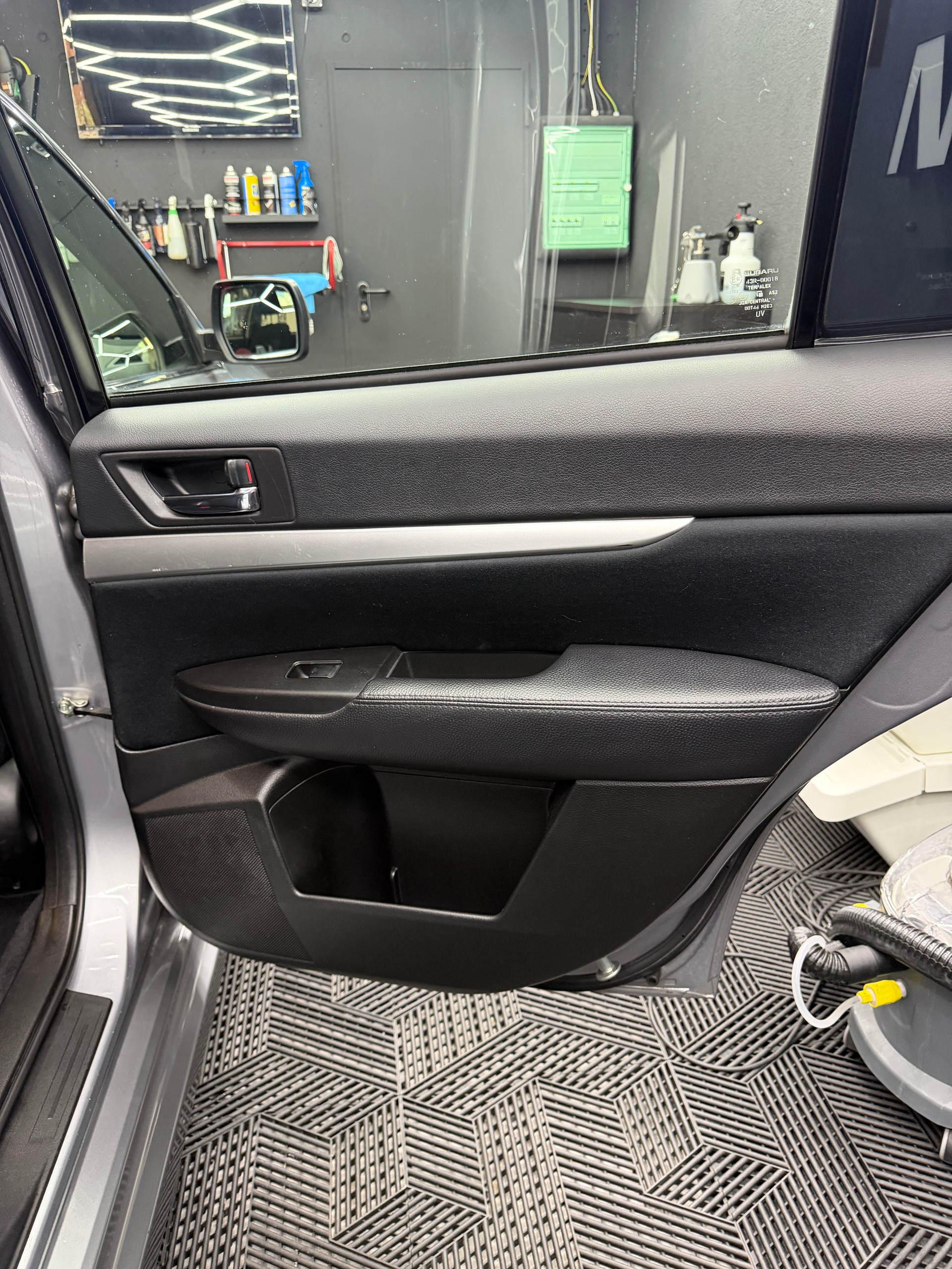SUBARU Legacy 2.0i Swiss AWD-image-14