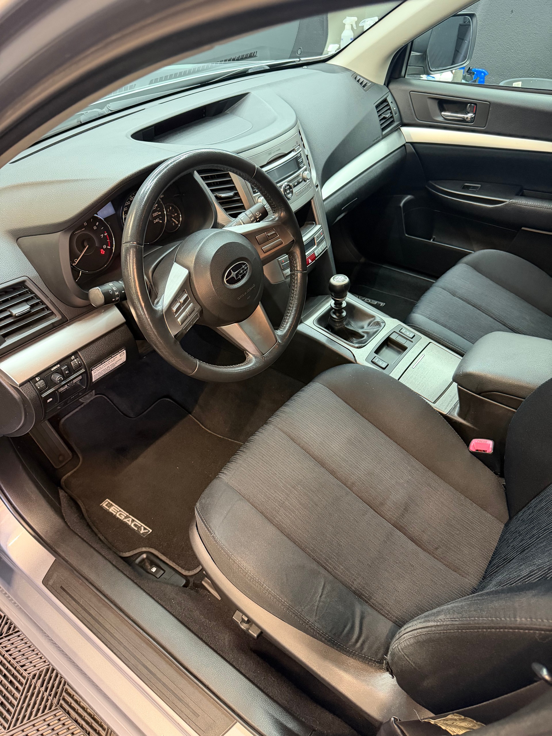 SUBARU Legacy 2.0i Swiss AWD-image-6