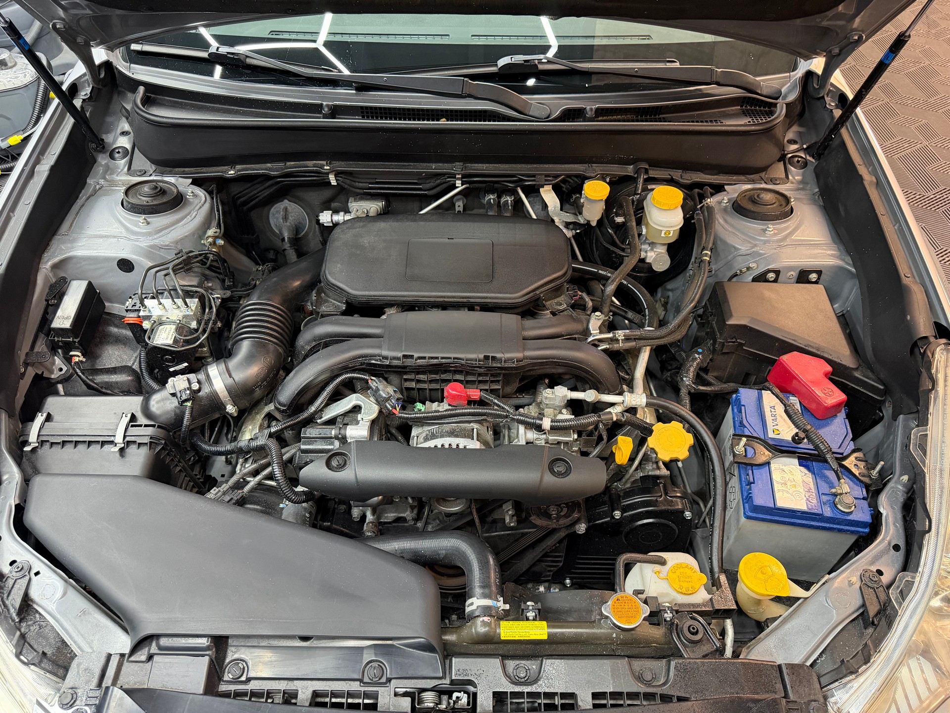 SUBARU Legacy 2.0i Swiss AWD-image-17