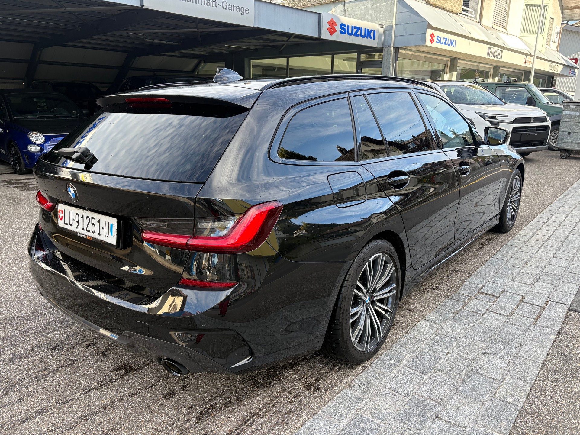 BMW 320d xDrive 48V Touring M Sport Steptronic-image-4