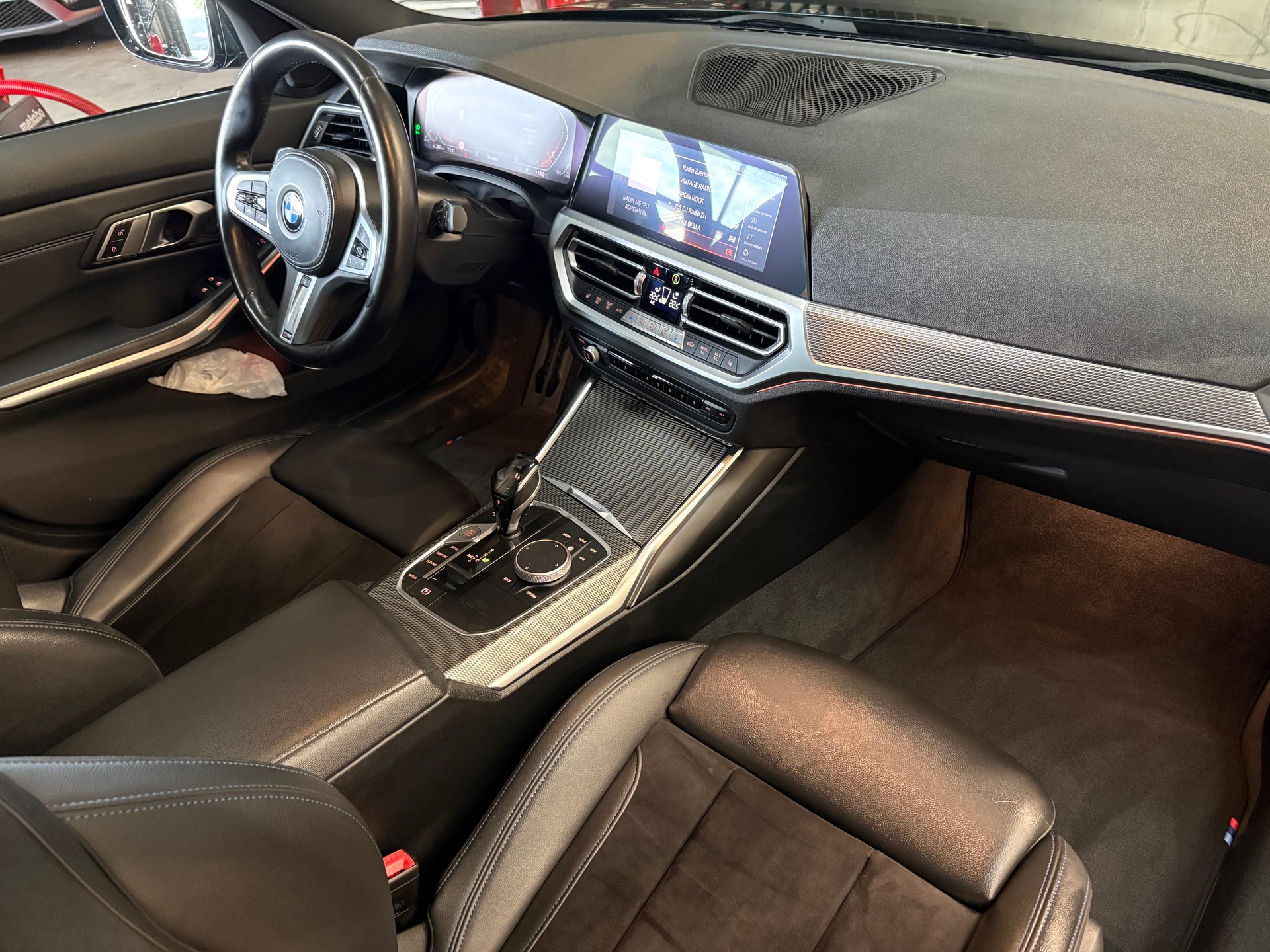 BMW 320d xDrive 48V Touring M Sport Steptronic-image-12