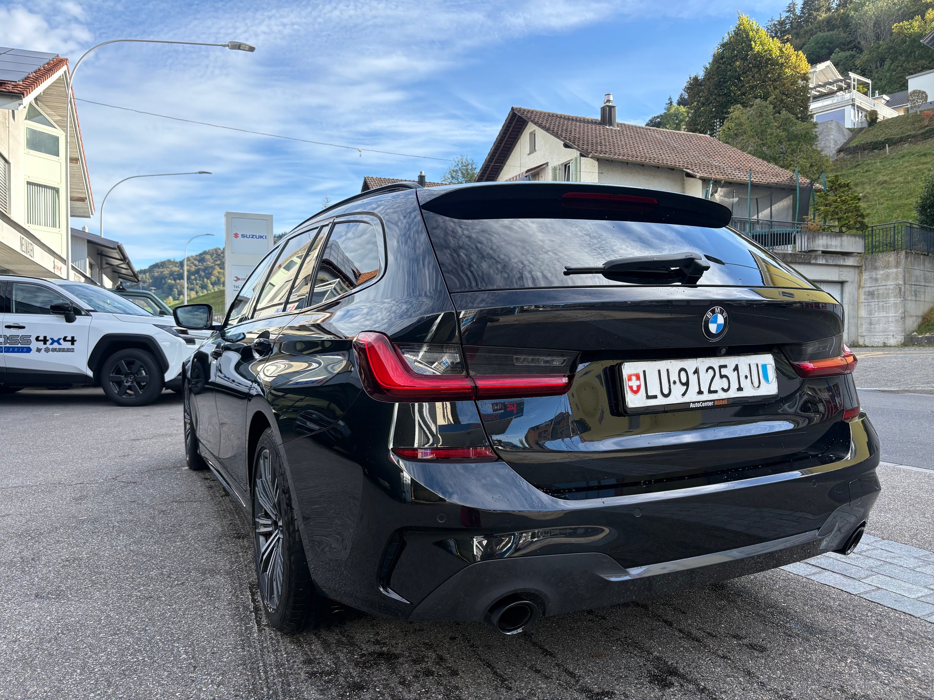 BMW 320d xDrive 48V Touring M Sport Steptronic-image-3
