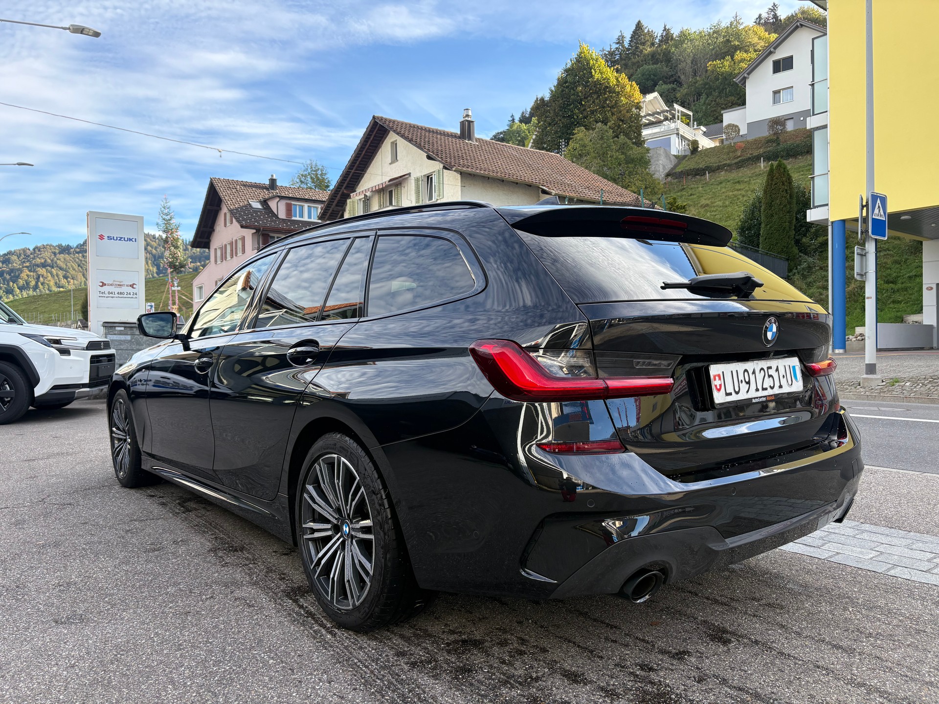 BMW 320d xDrive 48V Touring M Sport Steptronic-image-2