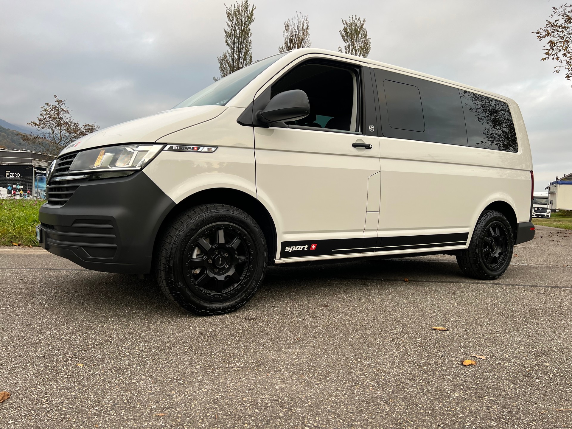 VW T6.1 BUS 9 PLÄTZER "EDITION SPORT" MIT DSG AUTOMAT. CH WAGEN. 2.0 TDI. LEASING 399.--image-6