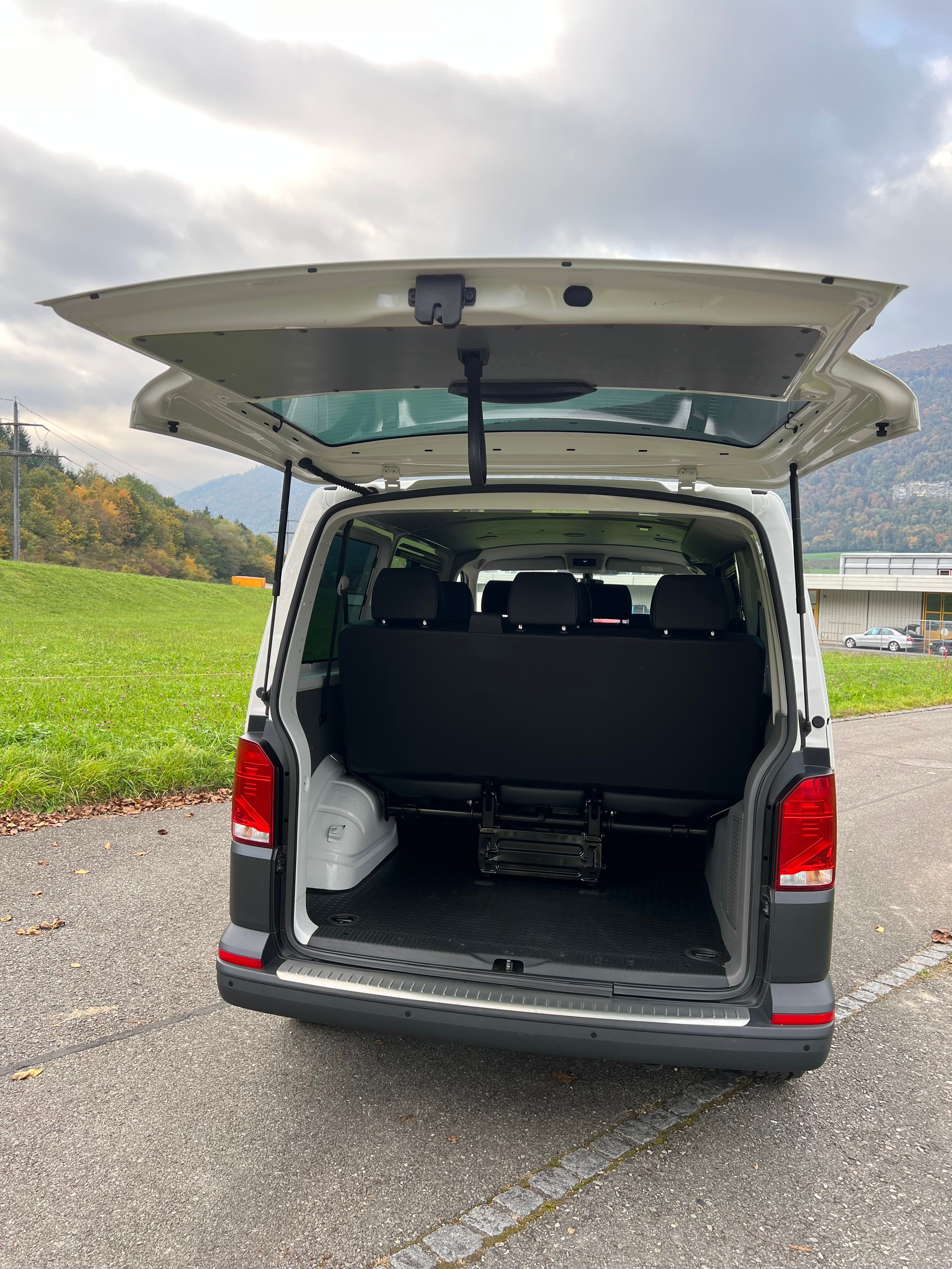 VW T6.1 BUS 9 PLÄTZER "EDITION SPORT" MIT DSG AUTOMAT. CH WAGEN. 2.0 TDI. LEASING 399.--image-27