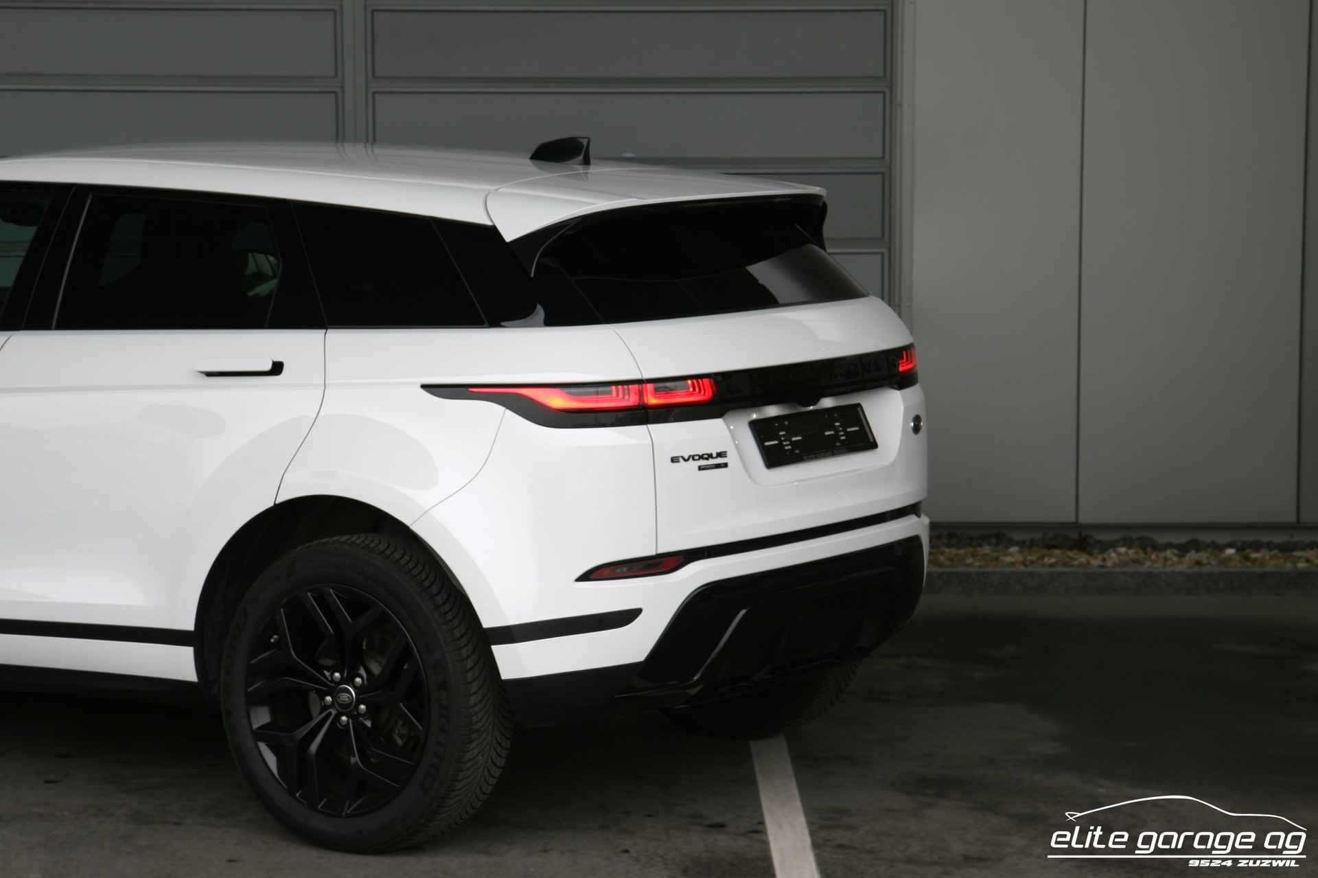 LAND ROVER Range Rover Evoque P 300 S AT9-image-11