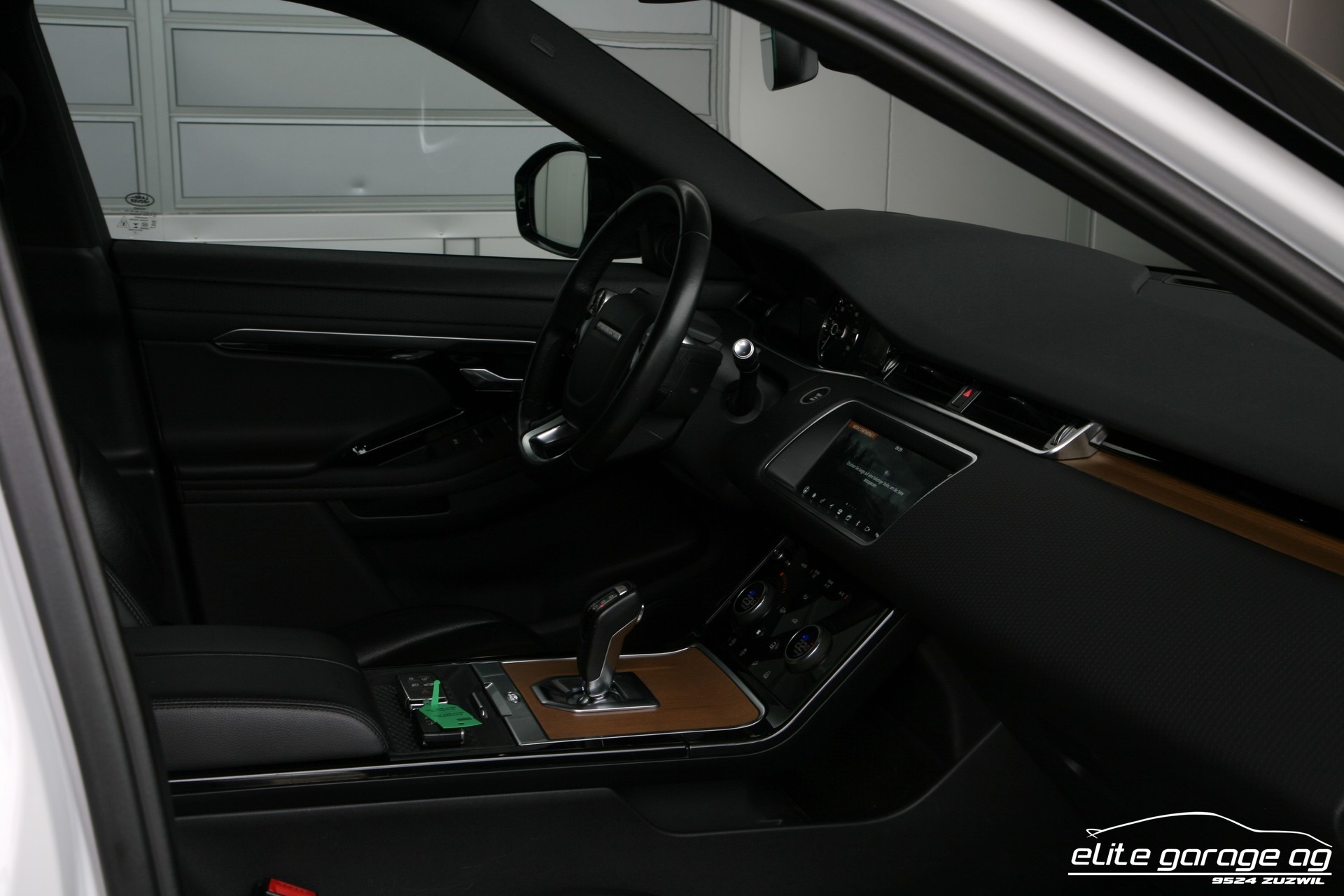 LAND ROVER Range Rover Evoque P 300 S AT9-image-15