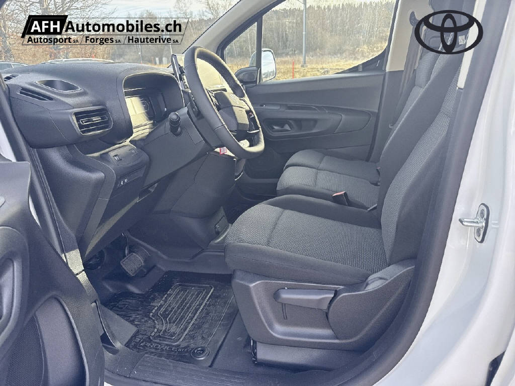 TOYOTA PROACE CITY van L2 52KWh Active-image-13