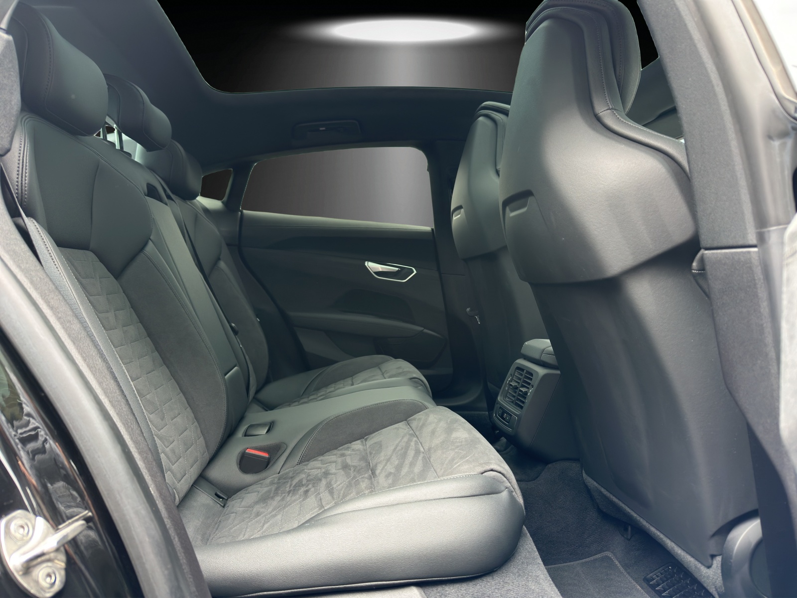 AUDI e-tron GT quattro-image-8