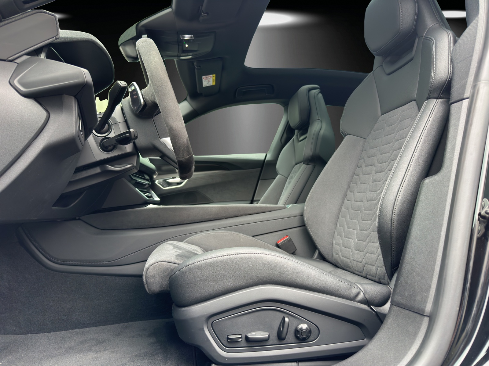 AUDI e-tron GT quattro-image-10