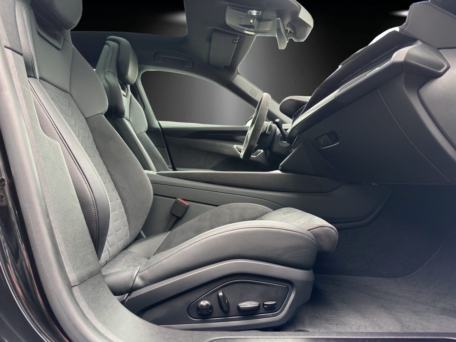 AUDI e-tron GT quattro-image-9