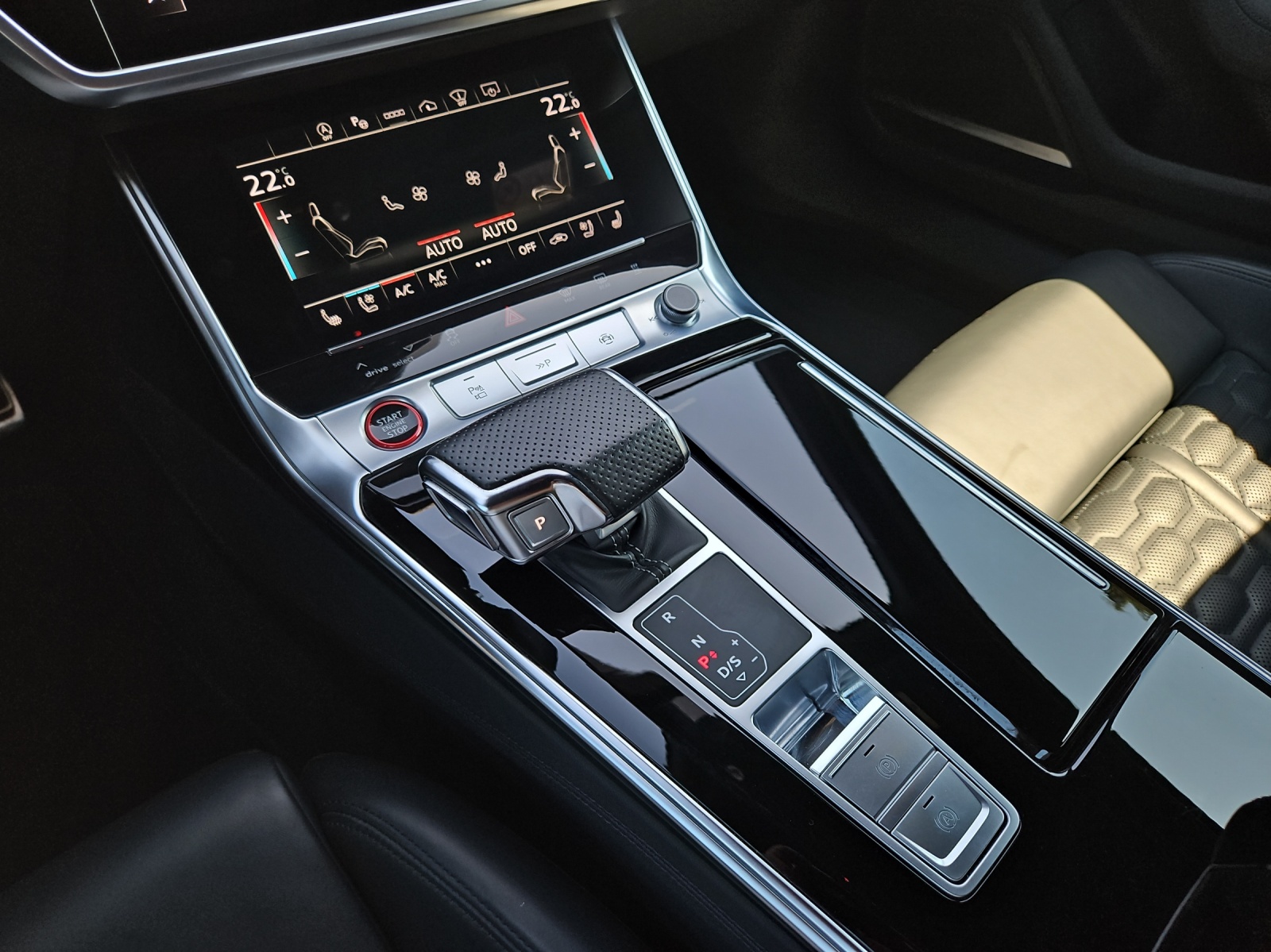 AUDI RS6 Avant 4.0 TFSI V8 quattro-image-10