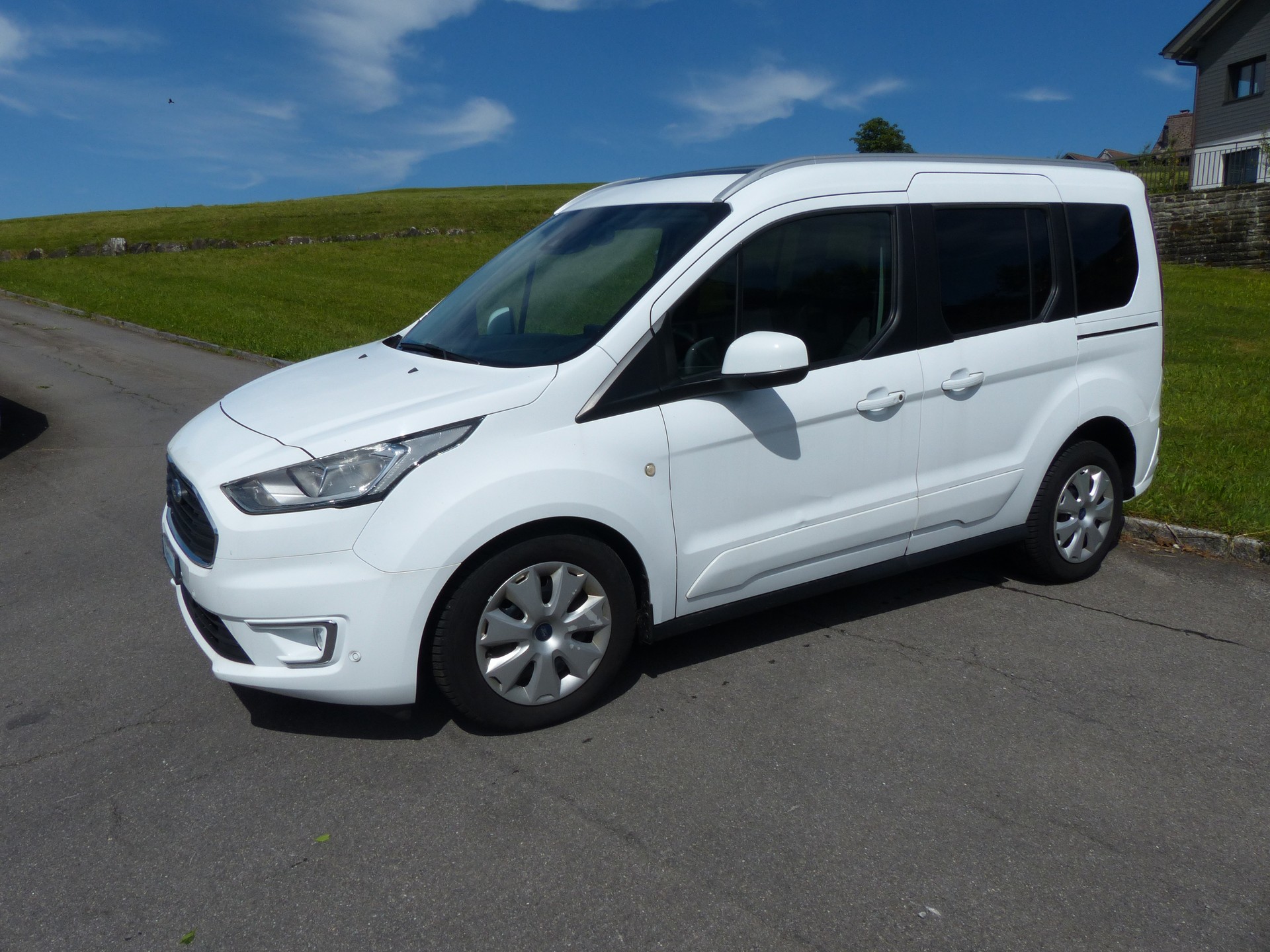 FORD Tourneo Connect 1.5 EcoBlue Trend Automat-image-0