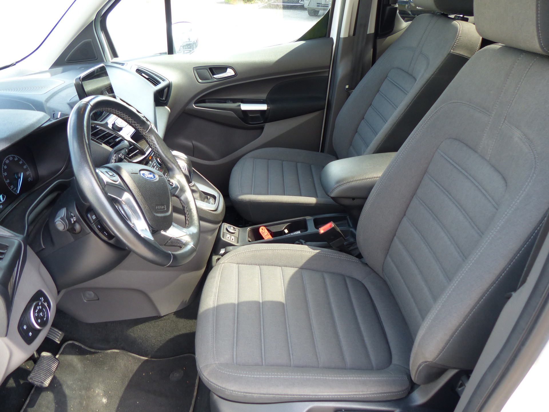 FORD Tourneo Connect 1.5 EcoBlue Trend Automat-image-16